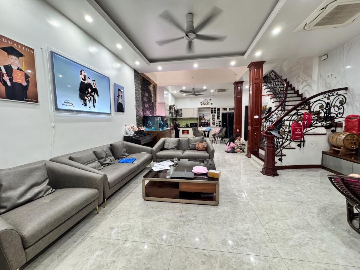  NHÀ PHỐ KIM GIANG, NGÕ THÔNG Ô TÔ, KINH DOANH, 40M*5 TẦNG. GIÁ 11.5 TỶ (CÓ THƯƠNG LƯỢNG) 