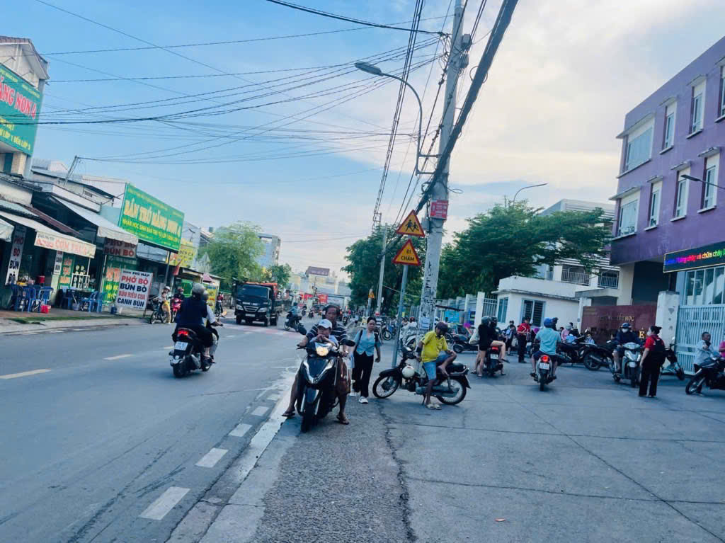  ????BÁN Nhà 4 tầng sát mặt tiền Tô Ngọc Vân,DÒNG TIỀN ỔN 18 tr/1 tháng, hẻm6m, phường THẠNH XUÂN, Q12, DTSD 207m2  ???? 5.9tỷ. 