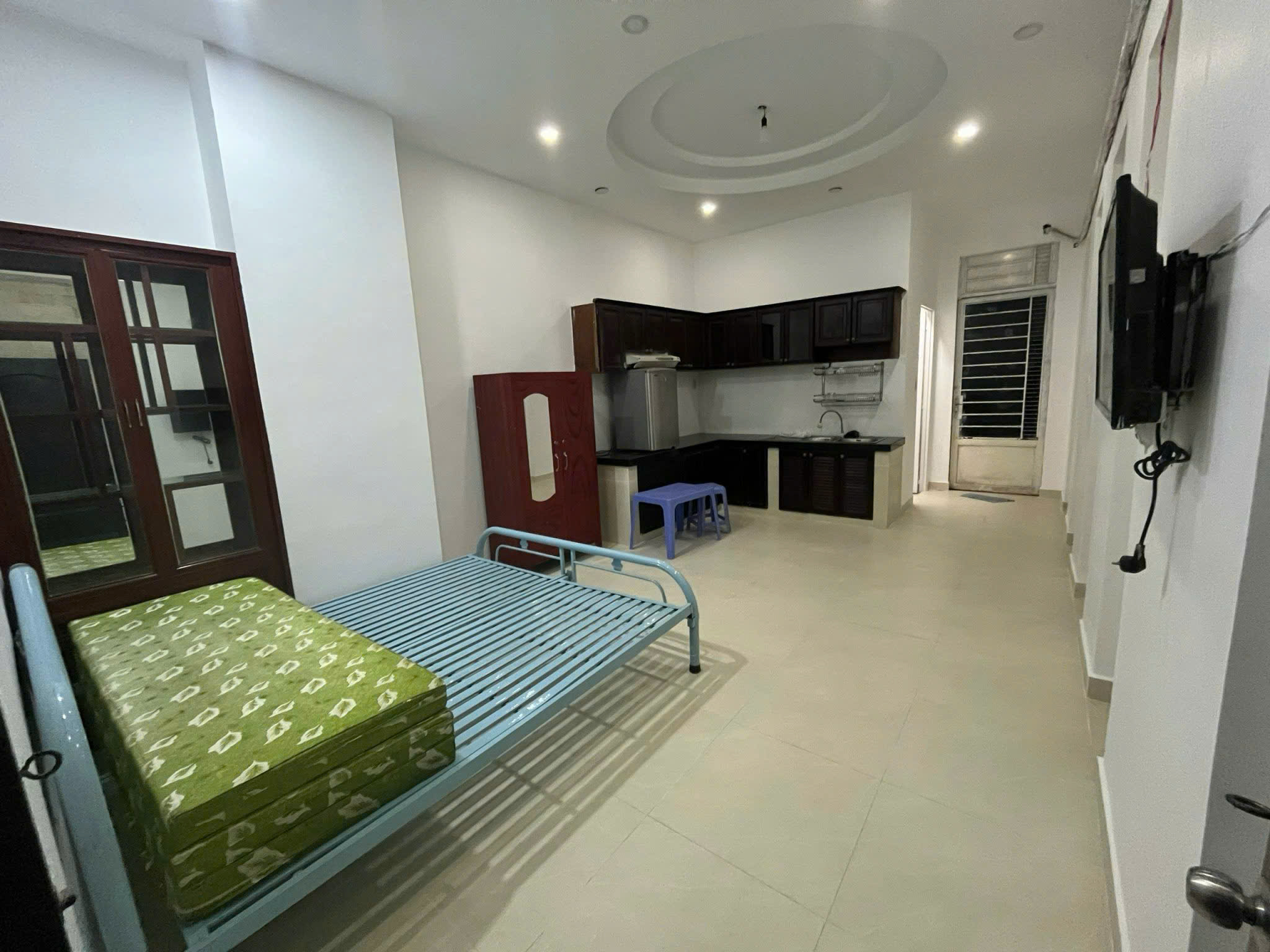  CHO THUÊ PHÒNG 50M2 (PHÒNG TẦNG TRỆT BAO GỒM SÂN SAU) 