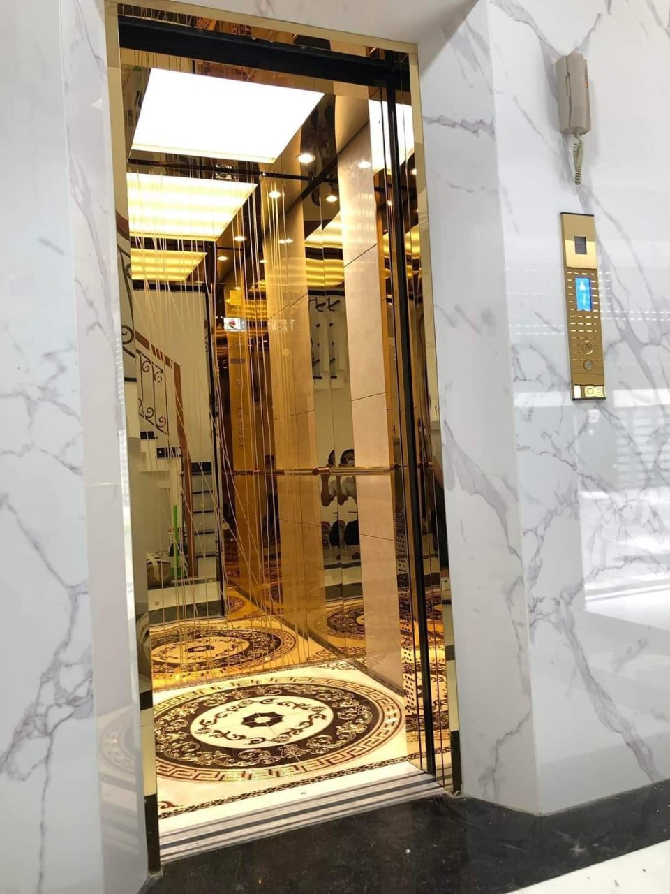  Cho thuê nhà hai mặt tiền,mới, Lạc Long Quân, 102m2x 5T vỉa hè 30 Tr 