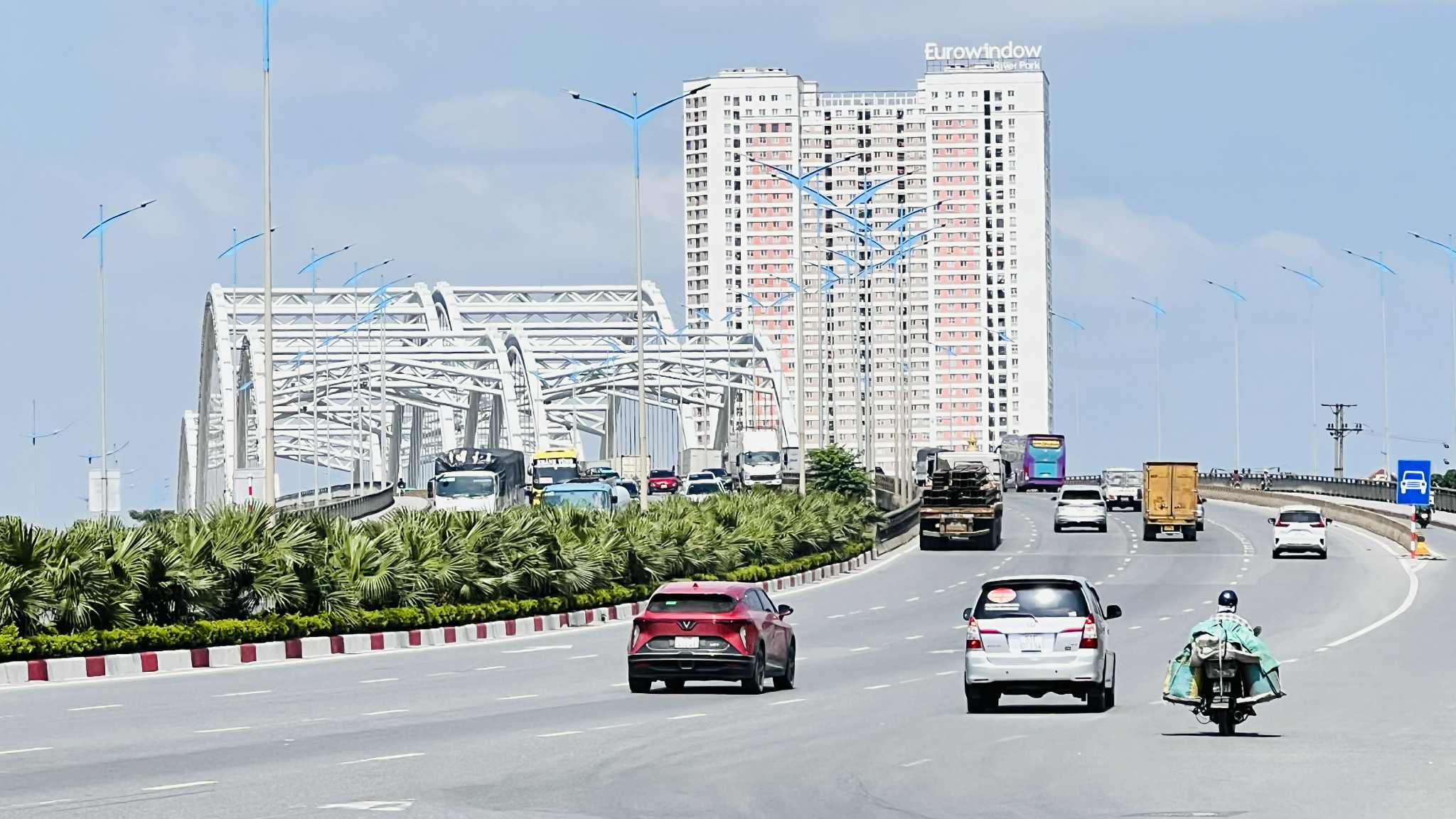  Liền kề lô góc Bình Minh Garden, cách cầu Đông trù 100m, vỉa hè đá bóng, vừa ở vừa kinh doanh 