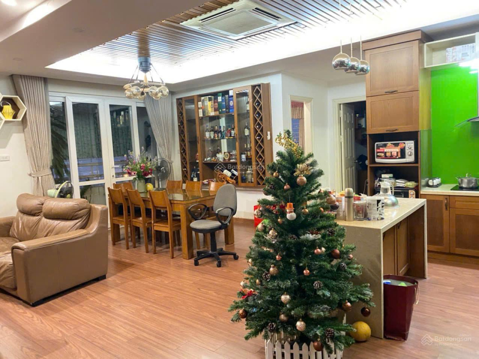  Cần bán 3 ngủ 125m2 - CC 335 Cầu Giấy NT full giá 8.8 tỷ (chuẩn giá có TL) 