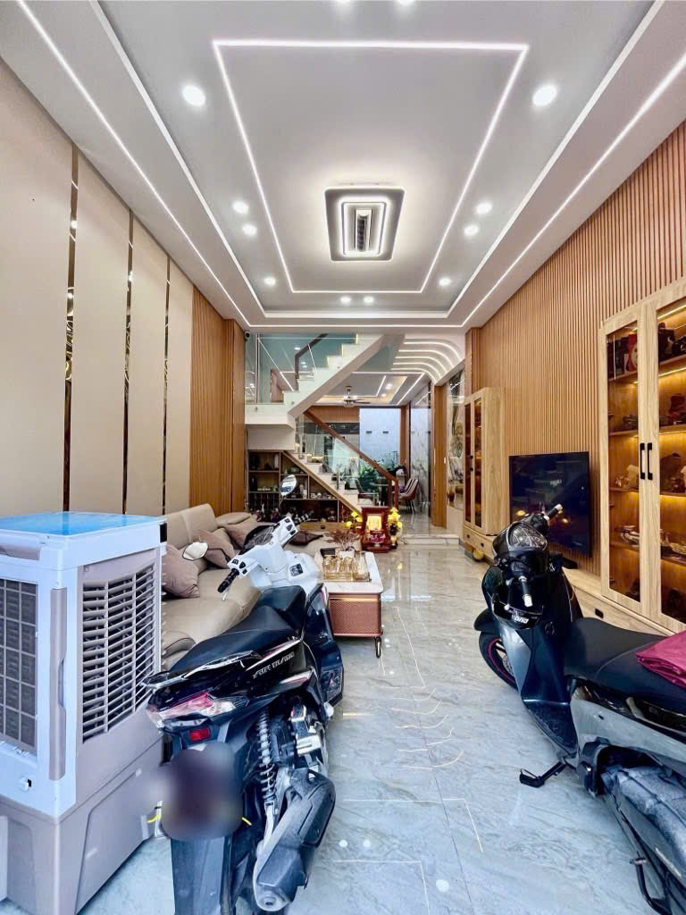  ????Bán Nhà 3 tầng mới đẹp, full nội thất, khu đồng bộ chỉ còn một căn, cách mặt tiền đường Hà Huy Giáp 20m,phường THẠNH LỘC Q12,dt:60m2 (4mx15m) ???? 5,6tỷ. 