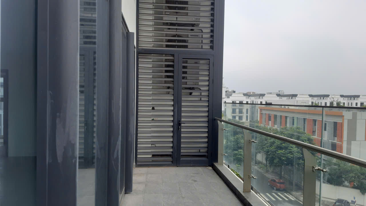  22.10.25 Cho thuê căn hộ Sunshine Green Iconic đẳng cấp nhất Long Biên, 3 ngủ dt 200m2, nhà nguyên bản mới tinh 