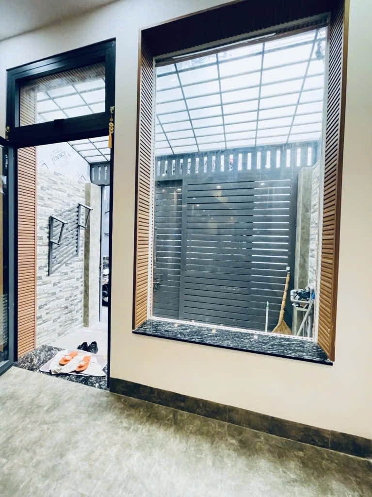  SÁT MẶT TIỀN CÓ 25M Q4
NGANG 3.5 X 15 
CÓ 5 TÊ 