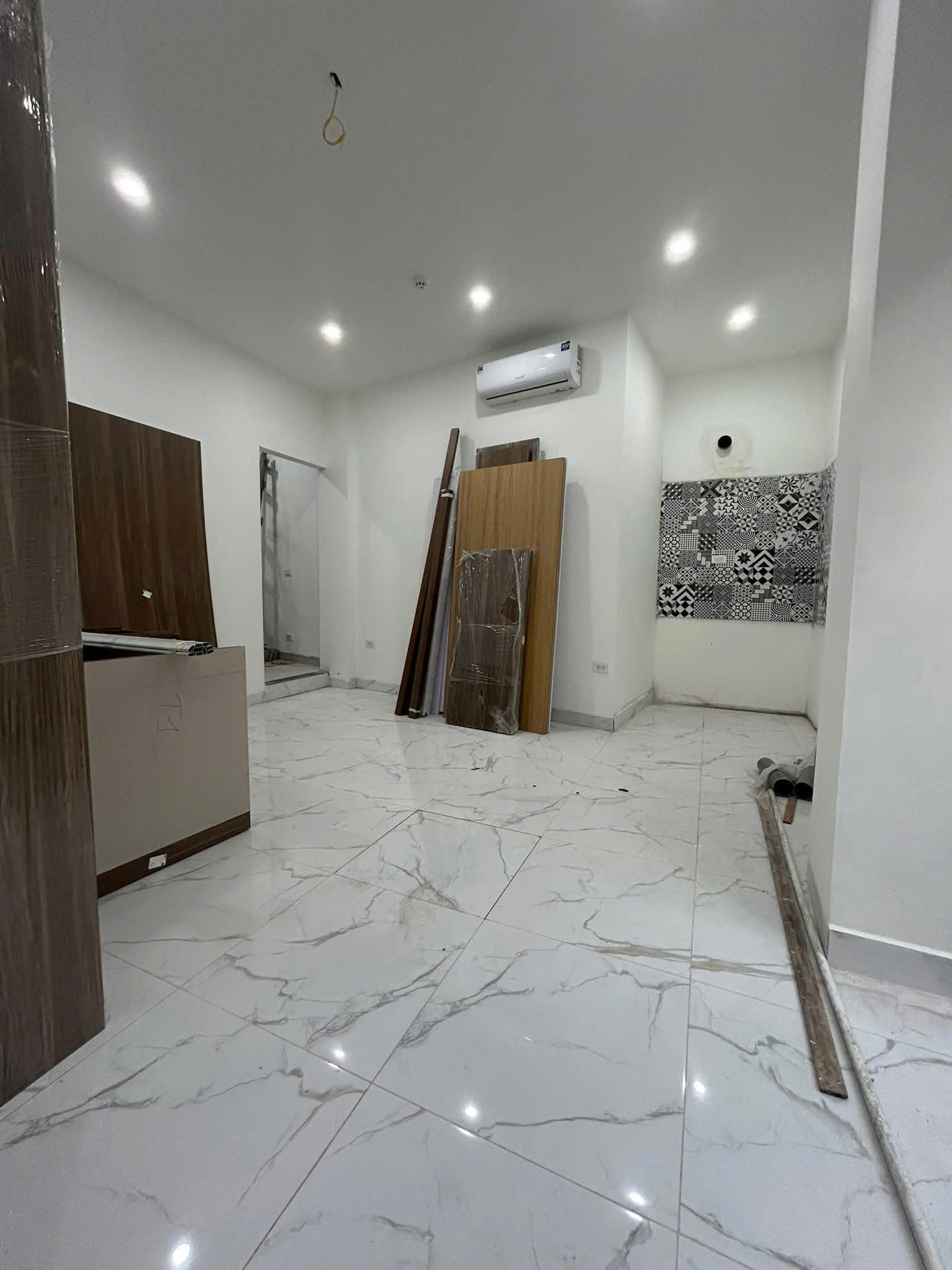  CHO THUÊ CỬA HÀNG TẦNG 1 TẠI NGÕ 64/86 THẠCH BÀN, LONG BIÊN - NGÕ TO Ô TÔ TRÁNH - KHU DÂN CƯ ĐÔNG ĐÚC 