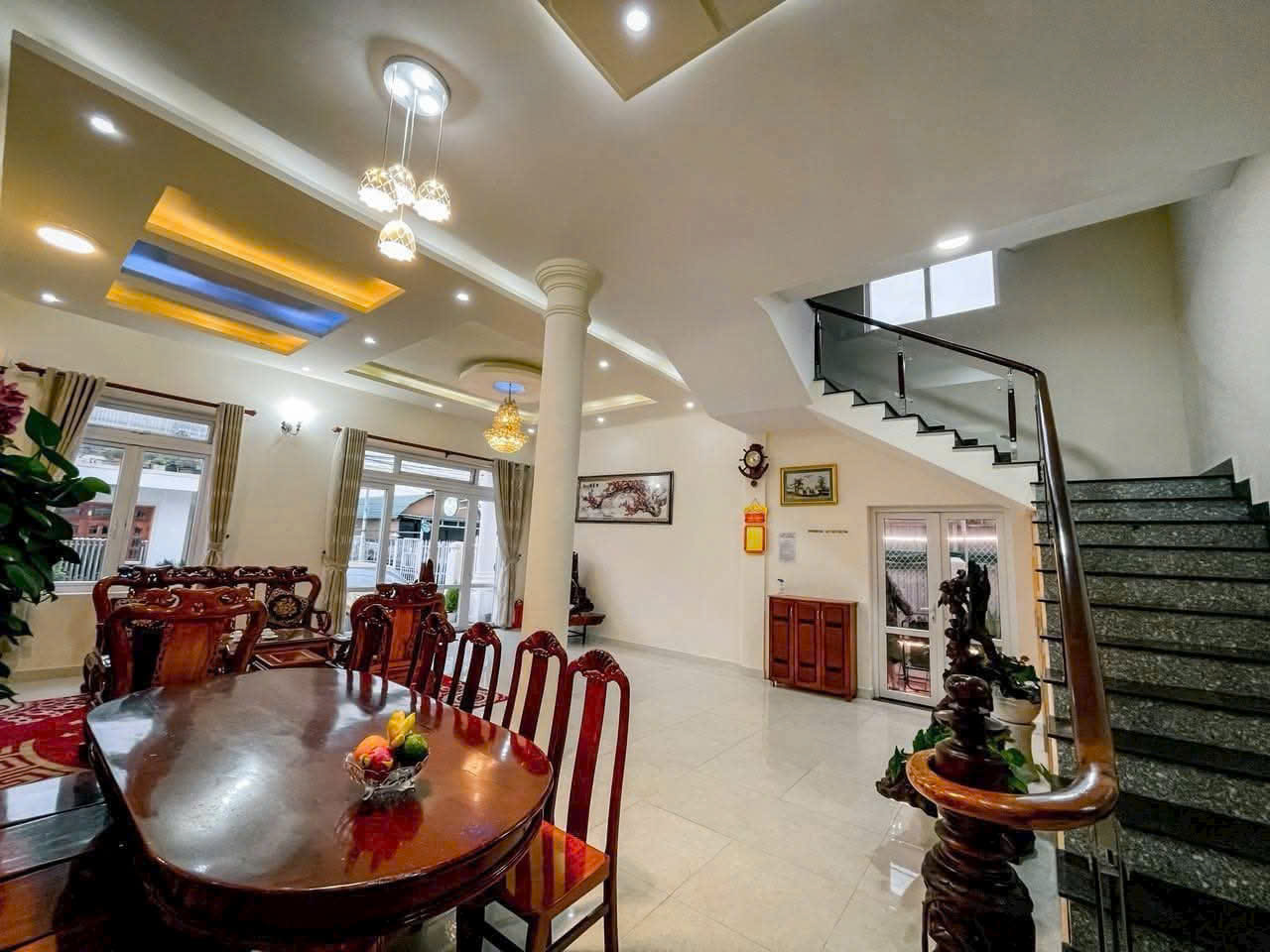  Cho thuê Villa nguyên căn 5 phòng ngủ đường 3/4 phường 3 Đà Lạt giá 18tr 