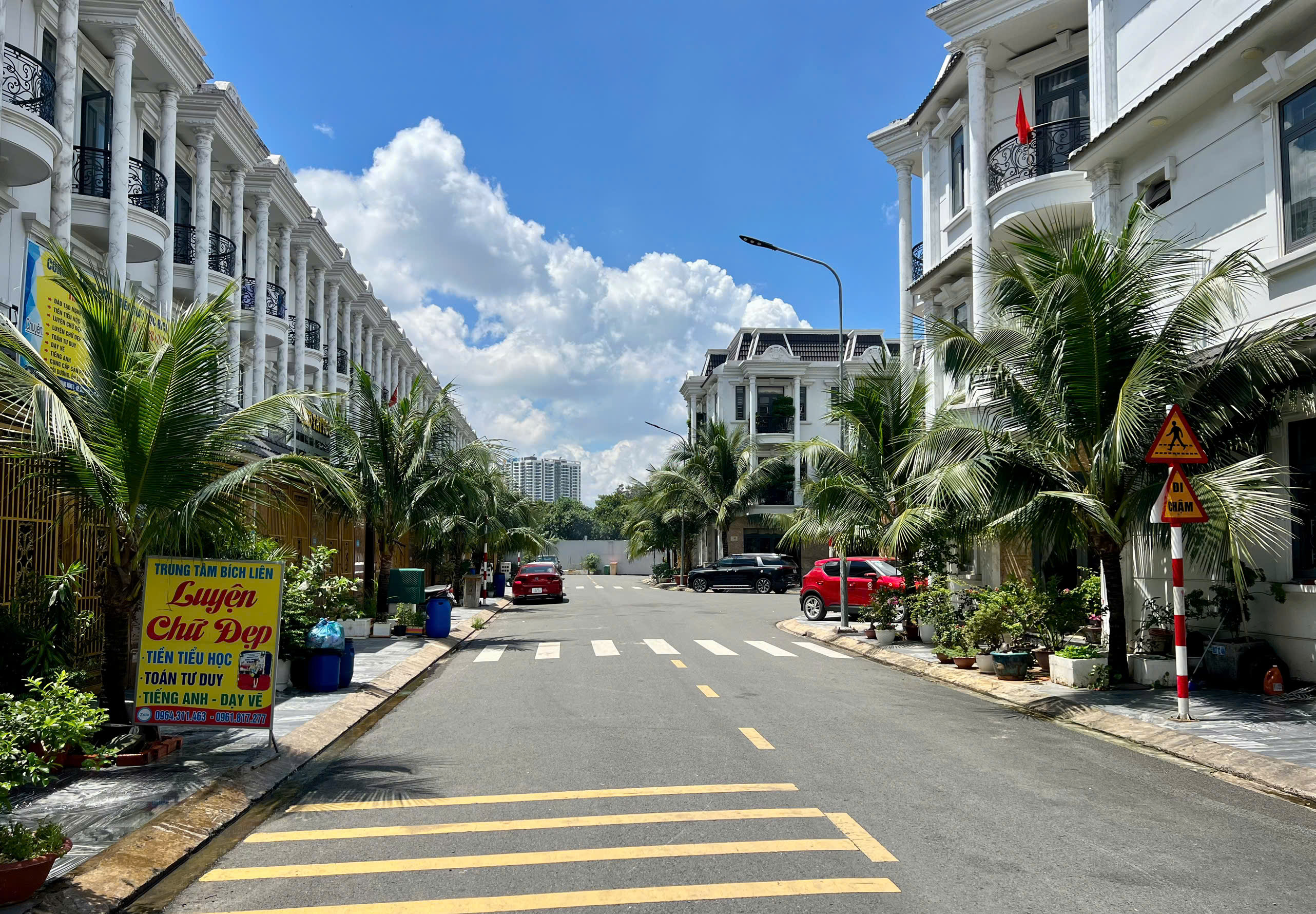  CHÍNH CHỦ CẦN BÁN NHÀ PHỐ CHÍNH CHỦ – SỔ HỒNG RIÊNG – THÀNH PHỐ DĨ AN, BÌNH DƯƠNG - NAY THUỘC TPHCM 