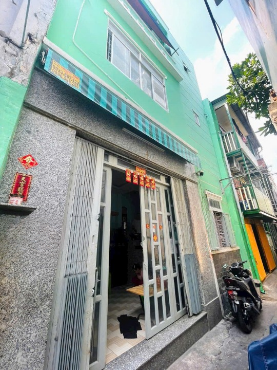  Nhà 3 tầng hẻm thông đường Đỗ Ngọc Thạnh P12Q5. Giá : 3.4 tỷ 