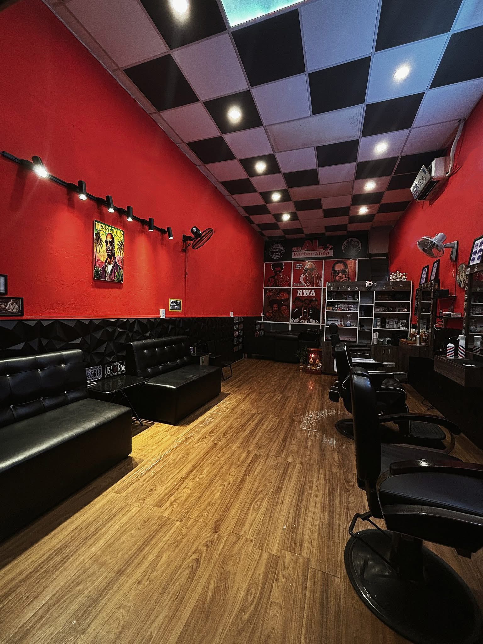  Sang nhượng tiệm tóc Baber shop tại 48/10a Khu phố 3, đường Song Hành, Hóc Môn. 