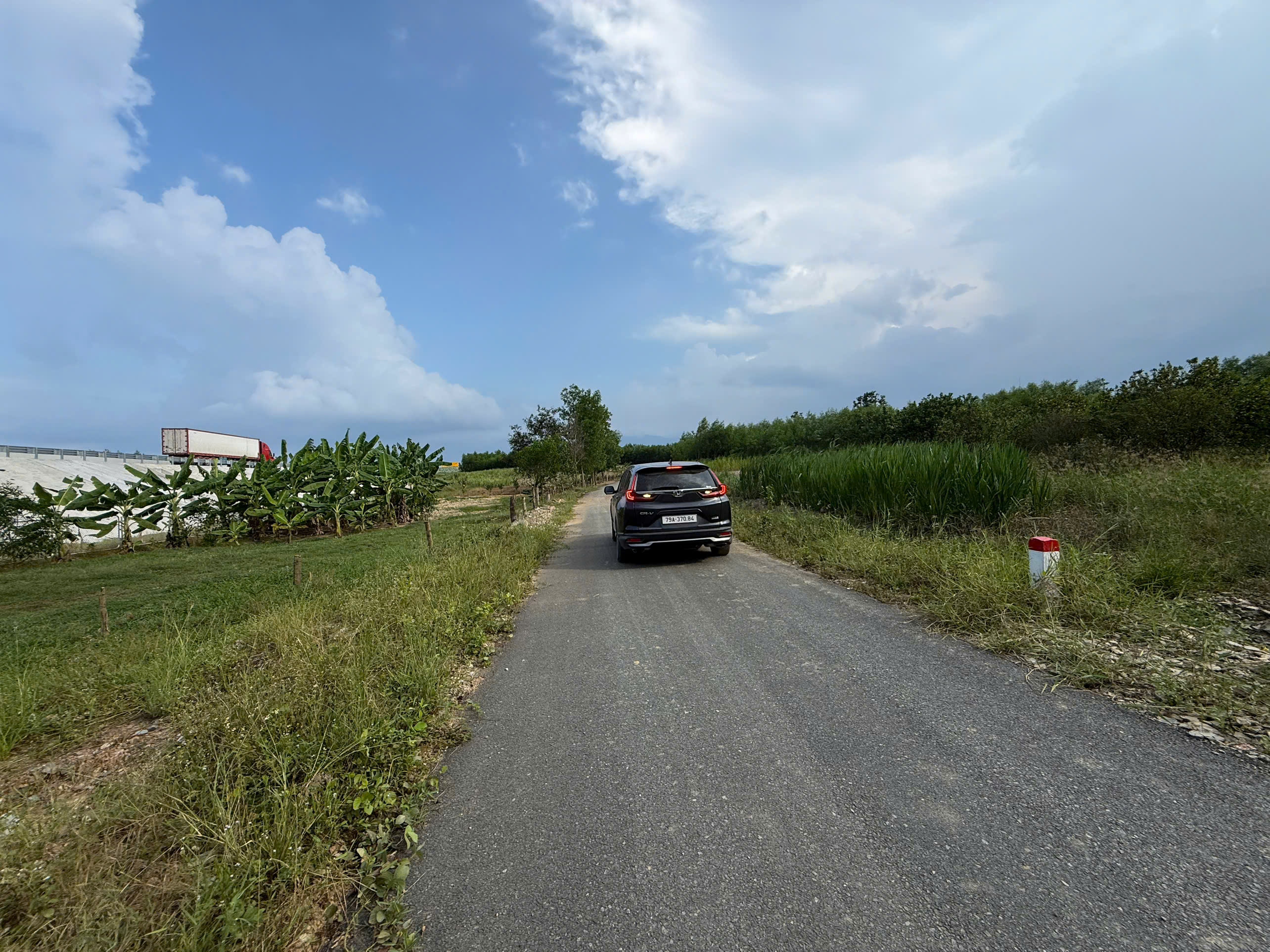  Bán lô đất Diên Đồng - Mặt tiền đường nhựa - Gần Cao Tốc Bắc Nam - Diện tích : Thửa 360-1 và 360-2: 350tr00/lô lh e Trinh Số chứng chỉ: đang đợi cấp chứng chỉ mới , số chứng nhận: MG 25- 625 