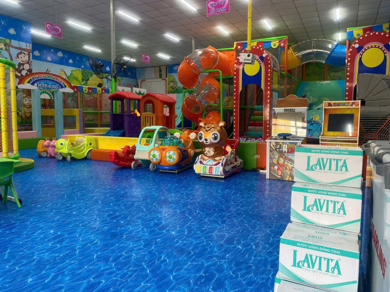  SANG NHƯỢNG GẤP KHU VUI CHƠI TRẺ EM M-TP KIDS – 179/28 LÊ THỊ TRUNG, KP BÌNH PHƯỚC A, P. BÌNH CHUẨN, TP. THUẬN AN, BÌNH DƯƠNG 