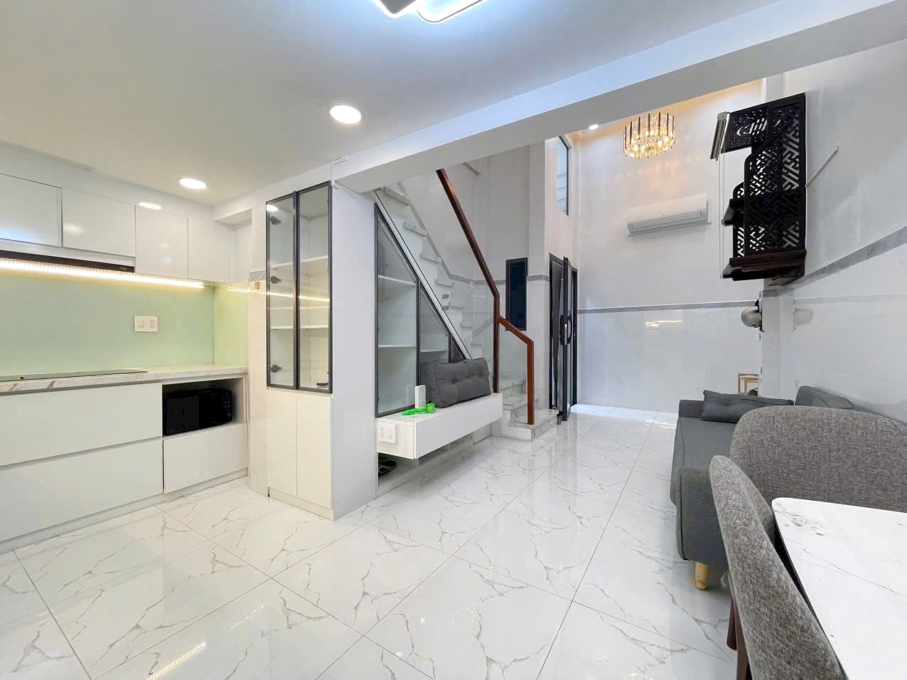  Nhà mới lệch tầng full nội thất Bán Âu Dương Lân P3Q8 