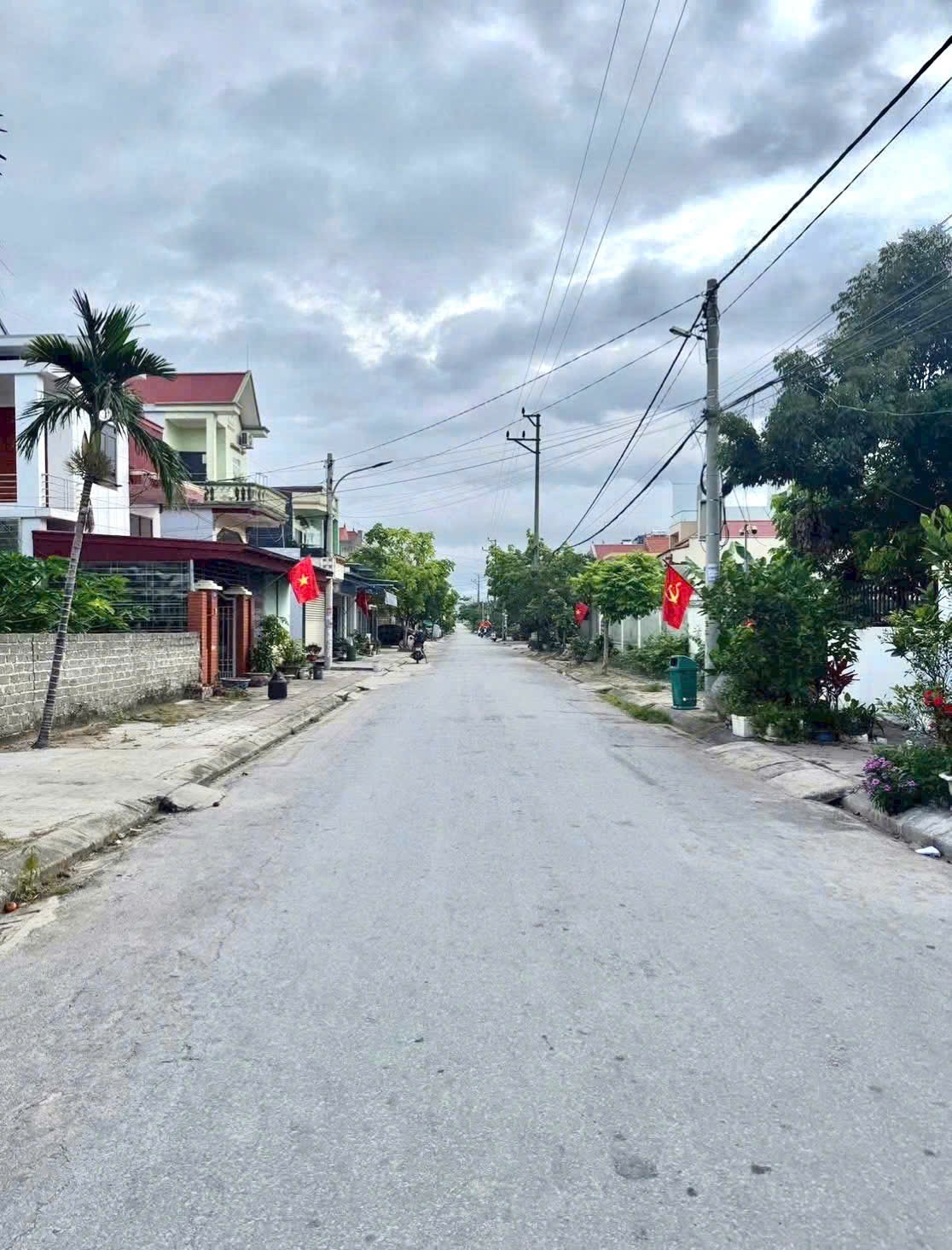  LÔ GÓC MẶT ĐƯỜNG NHỰA – TRUNG TÂM PHƯỜNG HẢI THÀNH 2 – GIÁ CHỈ 2.1x TỶ! ZALO 0567 222 555 