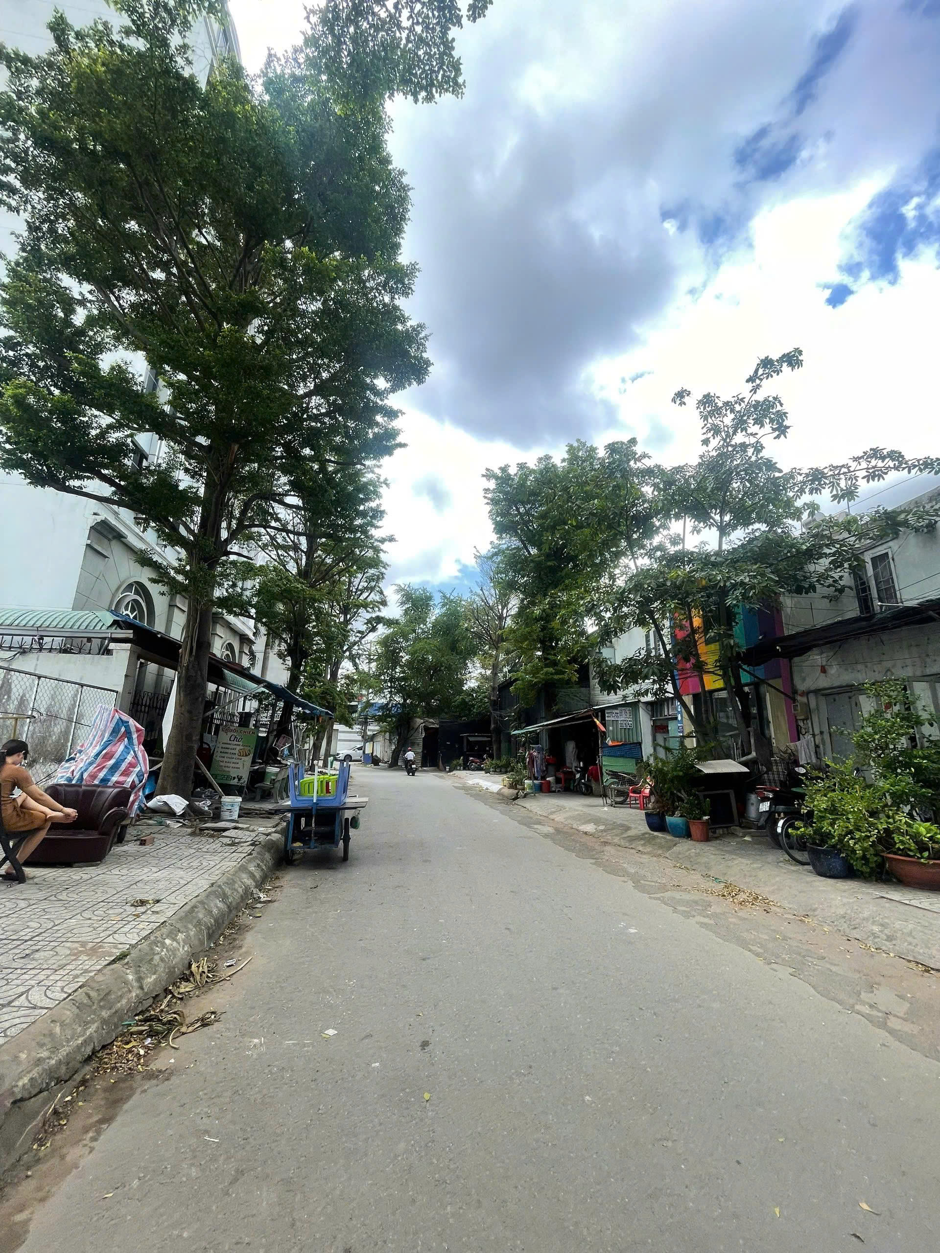  BÁN LÔ ĐẤT GIÁ MỀN . - MT : ĐUỜNG SỐ 1 . TRẦN NÃO . Q2 . - DTKV : 160.7m GIÁ 170TR/M2 