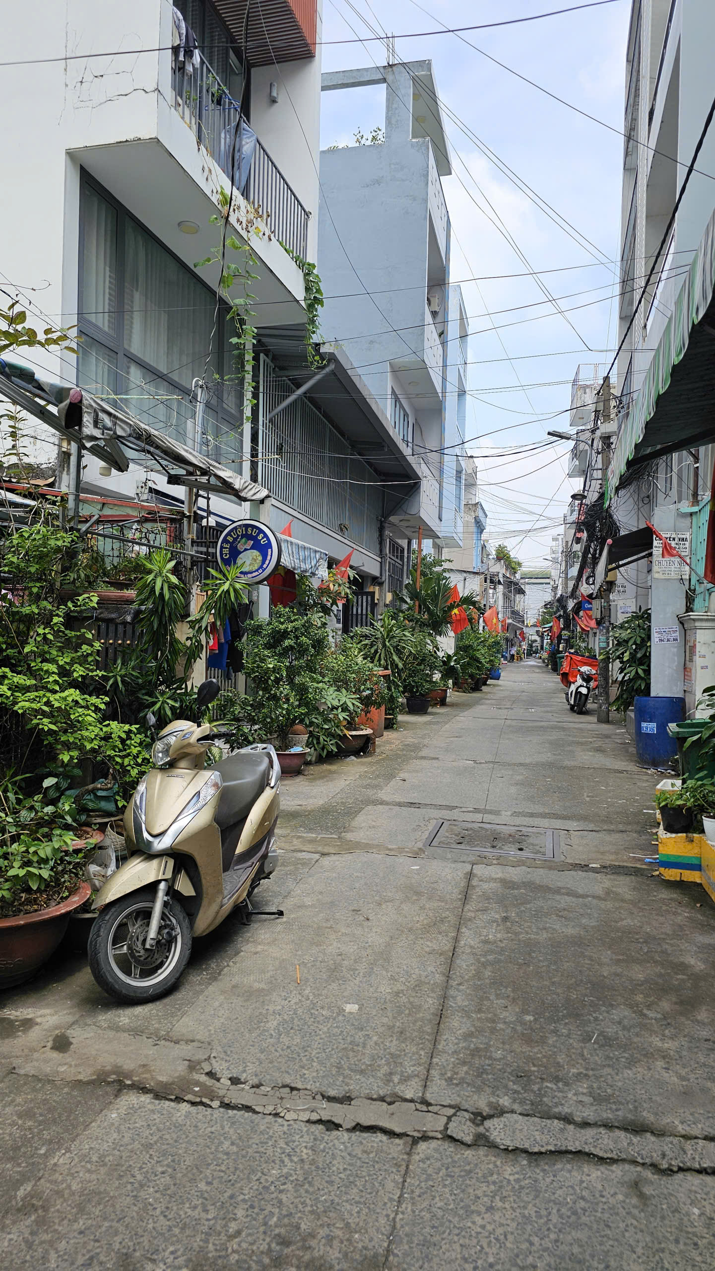  SÁT MẶT TIỀN XE HƠI BÙI VĂN BA Q7 
ĐÚC BÊ TÔNG XÂY MỚI HƠN 2 TỶ SHR 