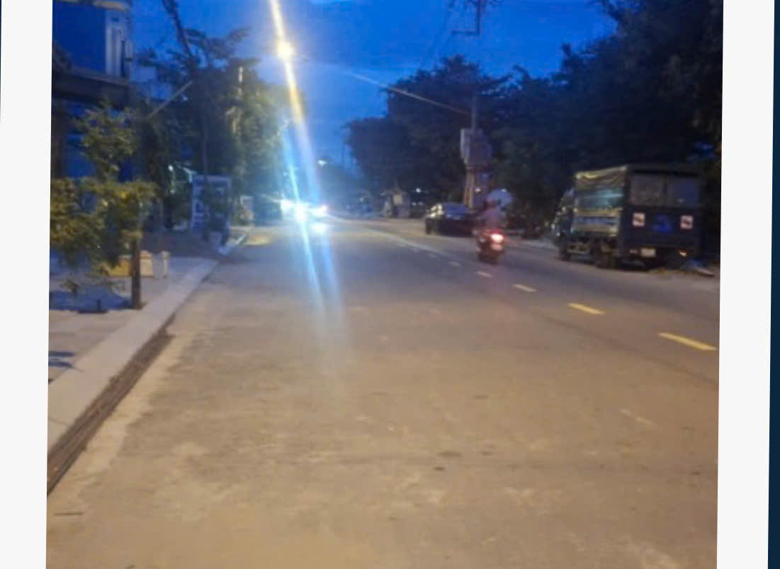  - Nhà 2 tầng mặt tiền đường phan Tứ, trục đường phố tây đi bộ, vài bước chân ra bãi tắm mỹ khê. 