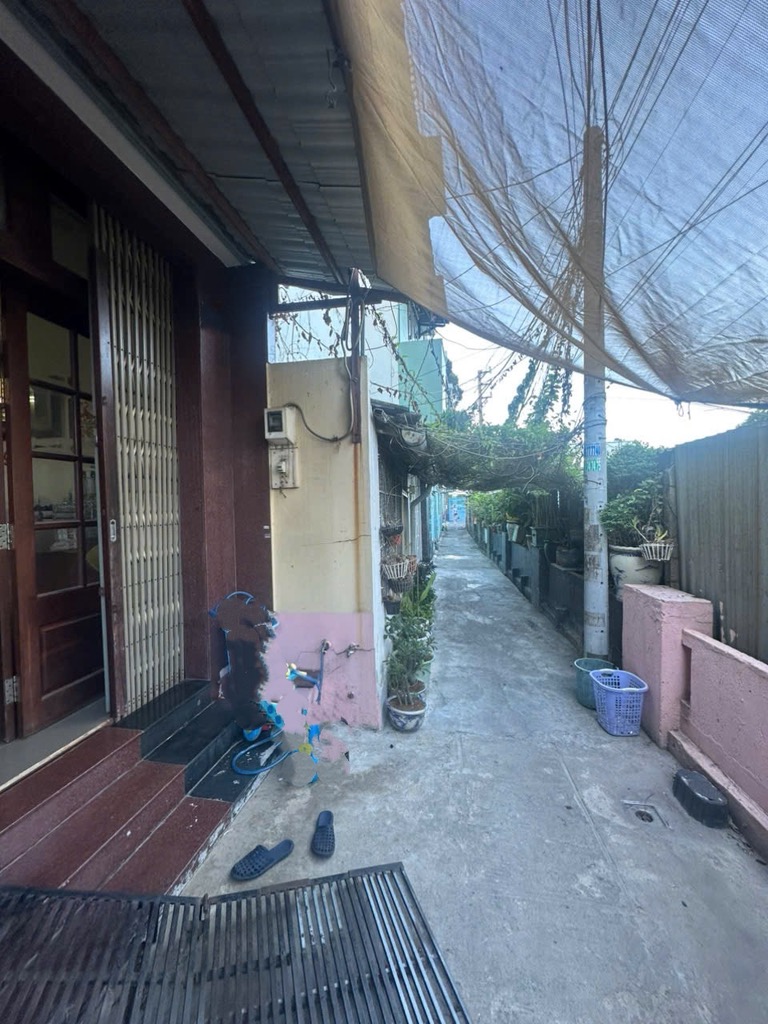  NHÀ 3 LẦU MÁI CHE THANG BTCT - HẺM ÂU DƯƠNG LÂN P3, Q8 