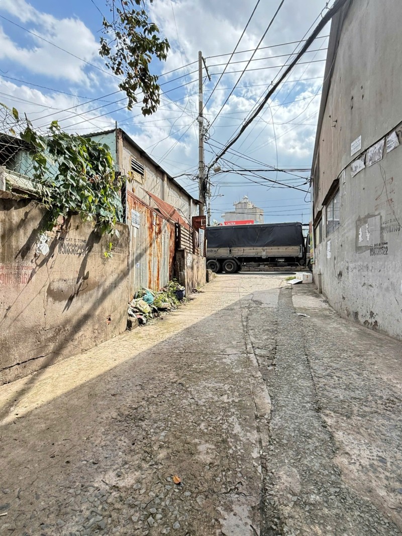  Nhà 1 Sẹc Lê Văn Khương Thới An Quận 12 cũ 93m2 Hẻm Ô tô 4 Tỷ 9. 