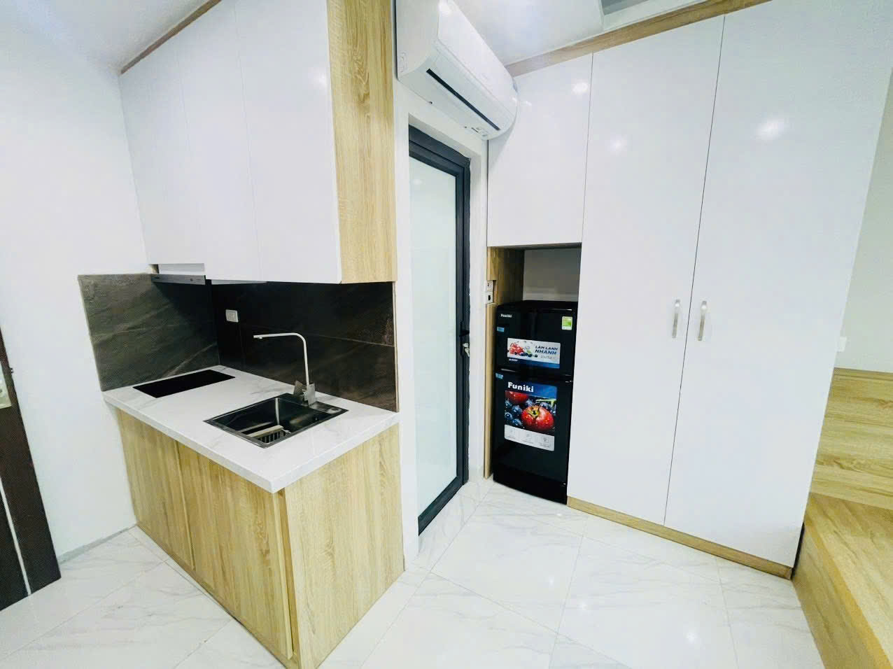  TÒA CHDV NGAY NGÃ TƯ VỌNG - LÔ GÓC - ĐƯỜNG THÔNG Ô TÔ TRÁNH - MẶT TIỀN BỀ THẾ - 29PKK - 180TR/THÁNG- 99 m, 8 tầng, mặt tiền 9 m. 35 tỷ 