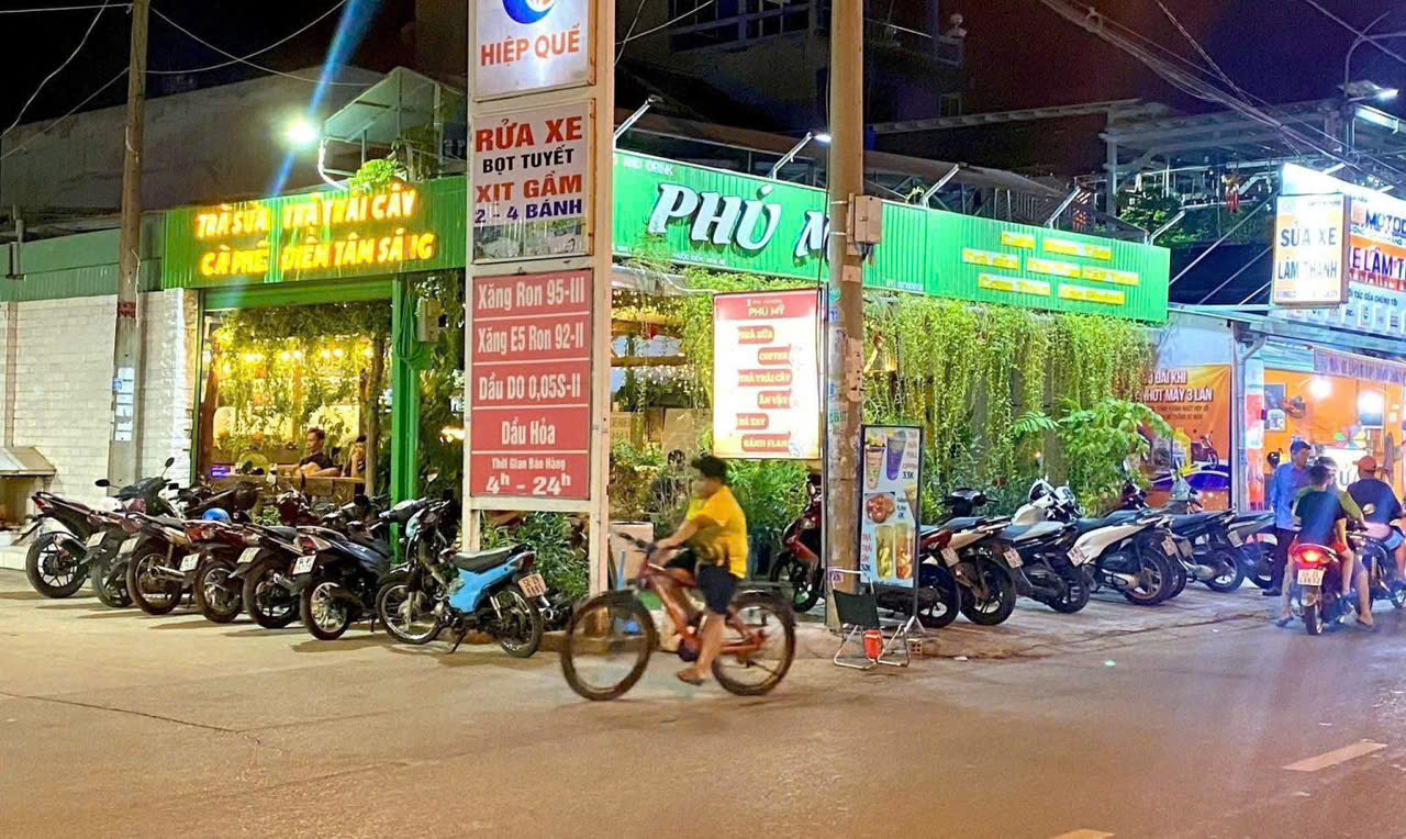  Nhà Bè ! QUÁN CAFÉ ĐẸP LẮM ! SANG RẺ CHỈ 179 tr QUÁN CAFE GÓC 2 MT
Liên hệ: 0973508530 ( chính chủ ) 