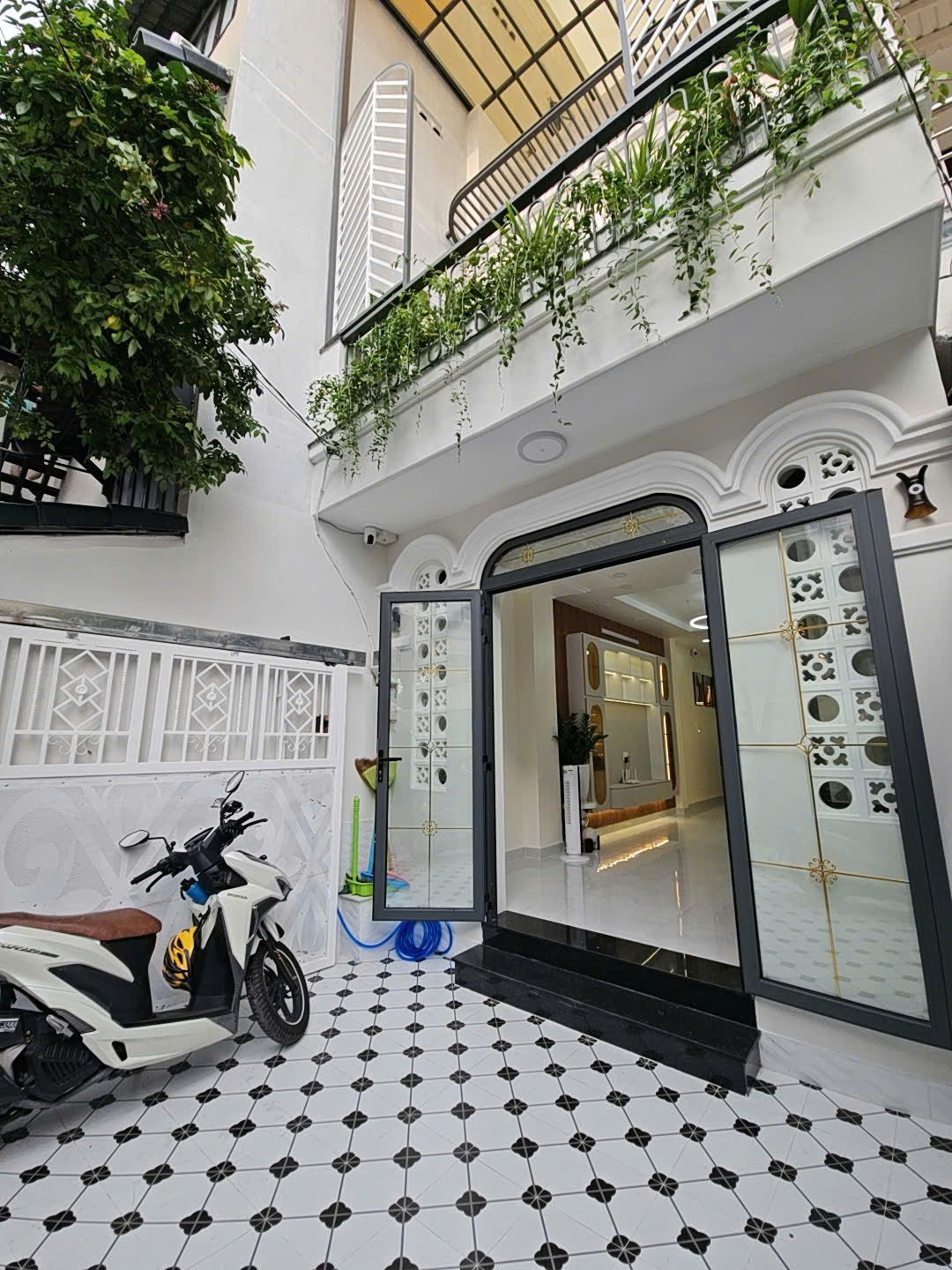  CẠNH PHÚ MỸ HƯNG Q7 
NGANG 3.8 DÀI 17 -2T NHÀ MỚI CÓ 5 TÊ 