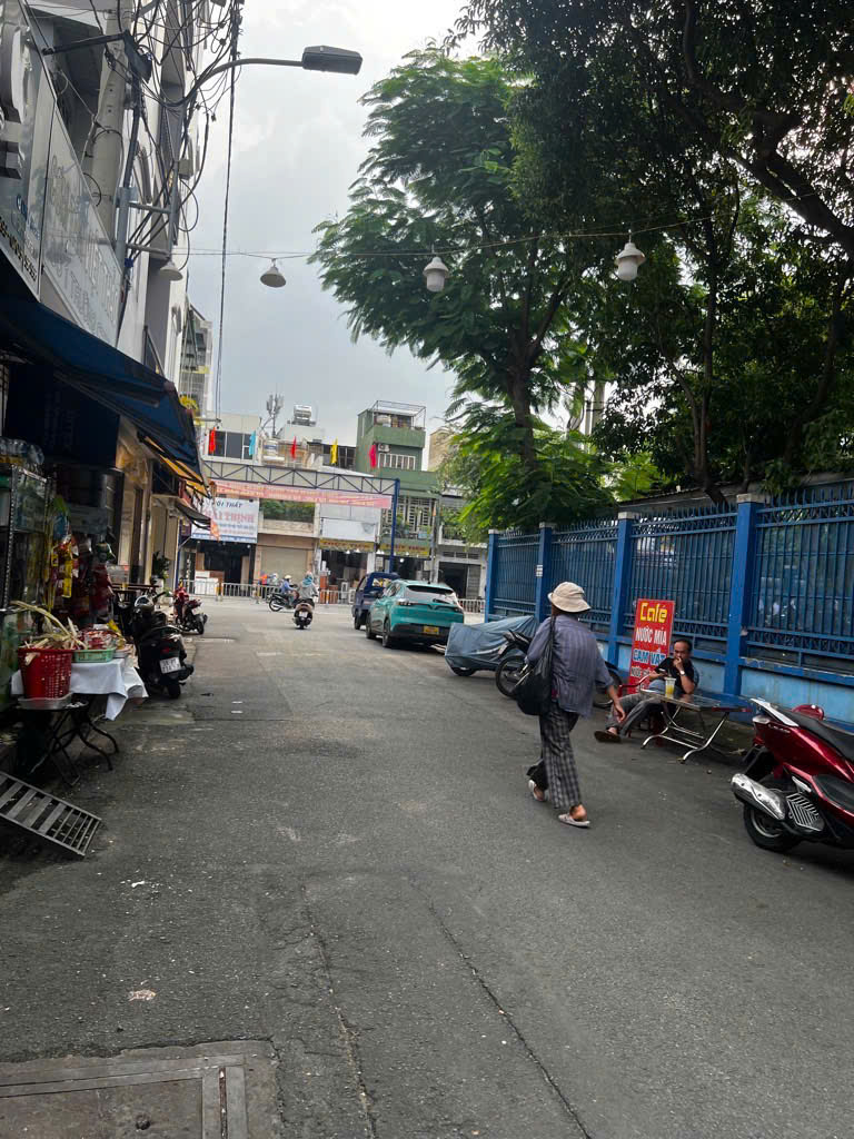  Nhà gấp bán khu K300 – P.12 Tân Bình – hẻm 8m thông Trường Chinh – 2 tầng – chỉ 8.2 tỷ. 