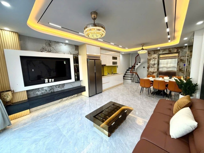  BÁN NHÀ LÔ GÓC NGỌC THỤY – LONG BIÊN  6 TẦNG THANG MÁY – Ô TÔ 7 CHỖ VÀO NHÀ 