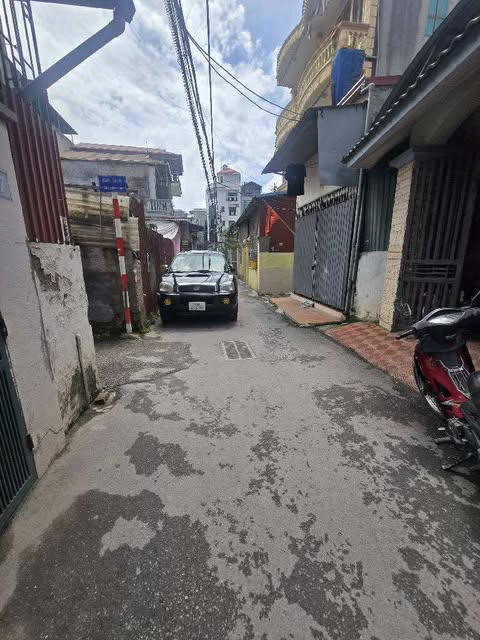  MẢNH ĐÂT VÀNG - NGÕ THÔNG KINH DOANH - Ô TÔ 7 CHỖ QUA NHÀ - NHÀ ĐỦ CÔNG NĂNG CHỈ VIỆC Ở - XÂY CCMN HẾT Ý. 