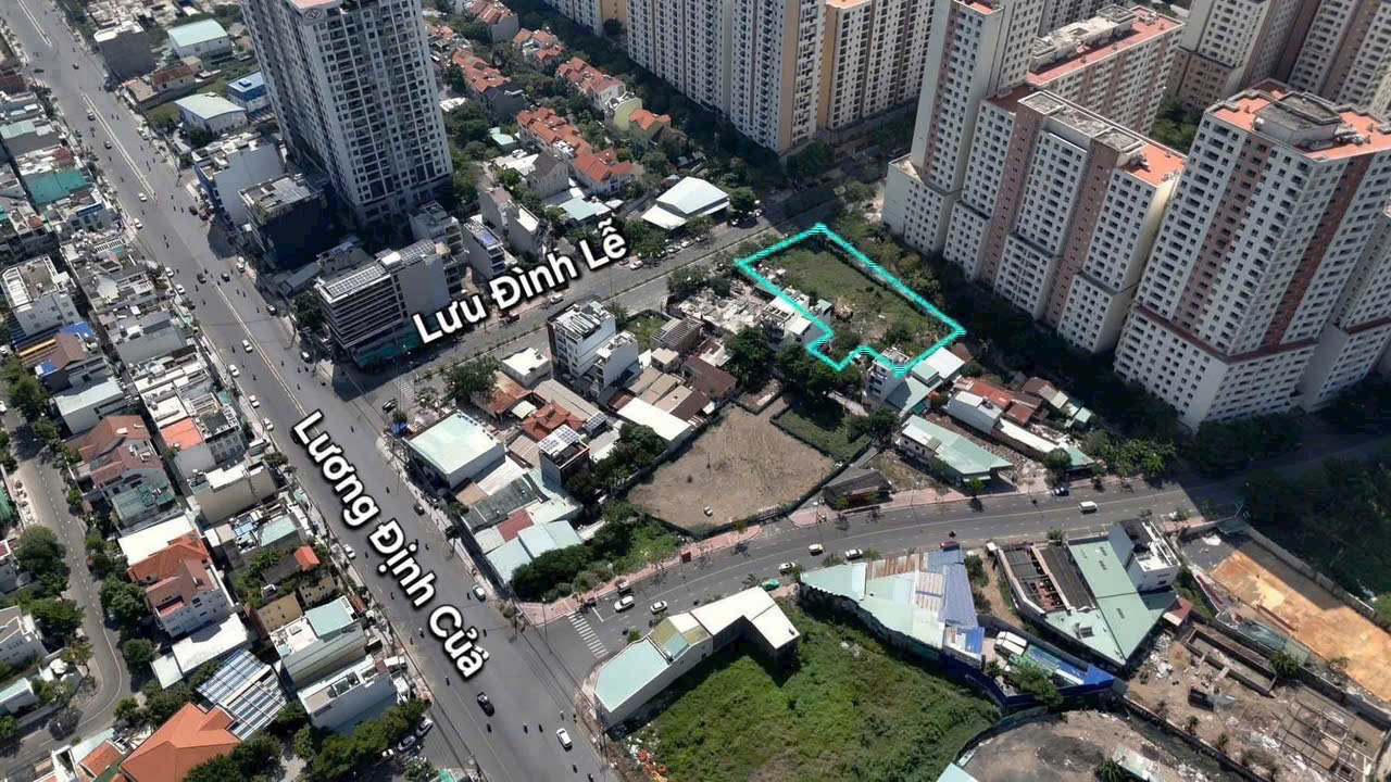  MT đường LƯU ĐÌNH Lễ nối  MAI CHÍ THỌ và Lương định Của giáp với khu sala Đại Quang Minh Q2 