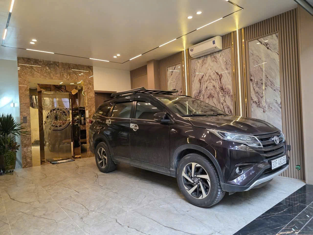  HIẾM- LONG BIÊN  NHÀ ĐẸP - GARA O TÔ - 6 TÂNG THANG MÁY- Bồ Đề 43m , 6 tầng Thang Máy - MT 5m quyền lực - 14.9 tỷ 