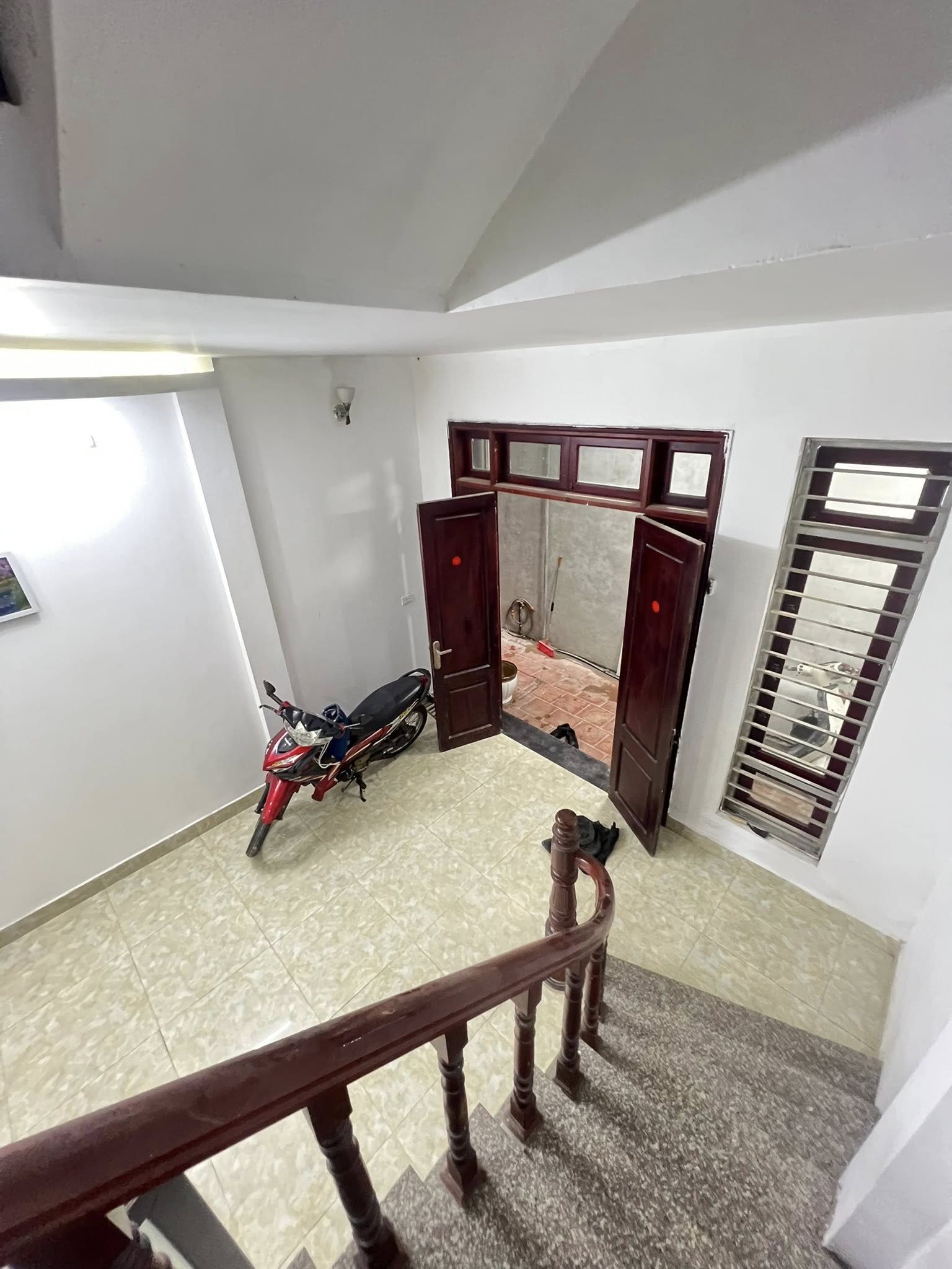  BÁN NHÀ TÂY HỒ - LẠC LONG QUÂN, GẦN HỒ TÂY, DT43m2, 5 tầng, MT4m, 5P. ngủ (Chỉ 8.5 tỷ) 