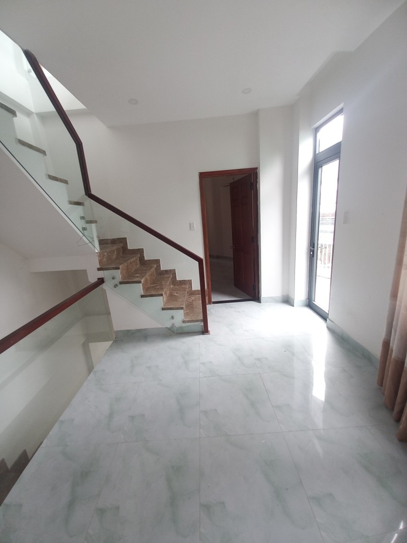  #  kiệt Ô tô đậu, sát Nguyễn Tất Thành Lê Độ, 65m2, 3 tầng đẹp, thoáng, 5.1 tỷ 