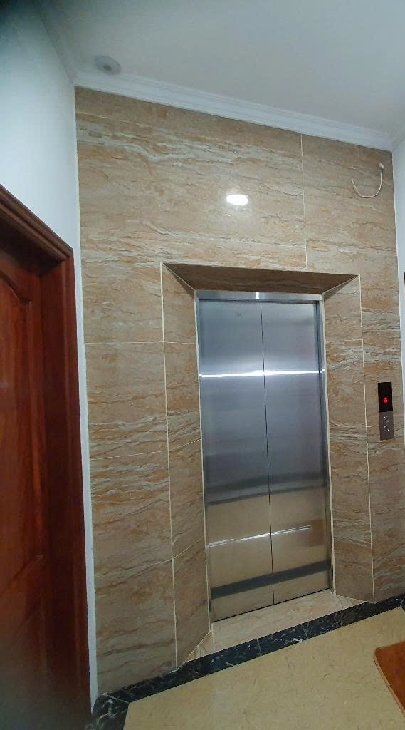  Cho thuê Nhà KD, VP, Nhà Hàng, Nguyễn Chánh; vỉa hè 101m2* 4T- 30 Tr 