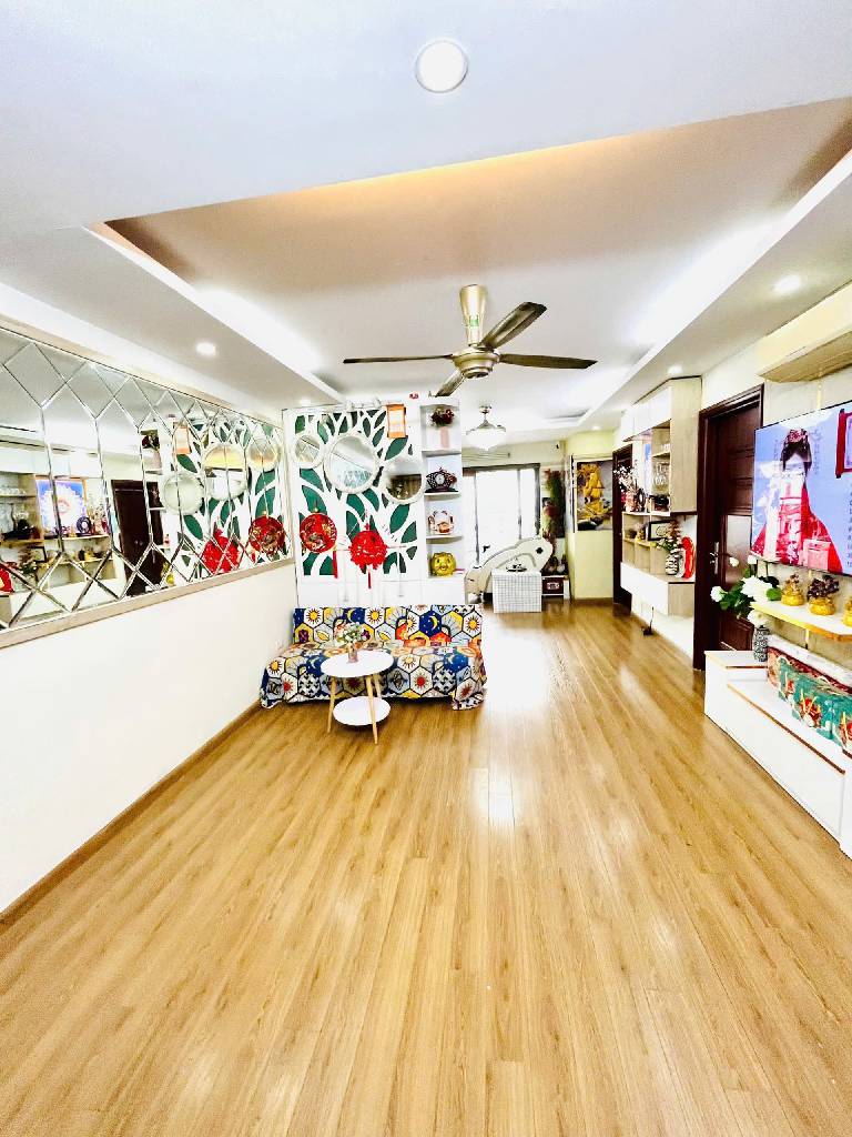  (Tin thật 100%) CH 71m2 x 2PN tại Central Field Trung Kính - Ban công Đông Nam - Nội thất 600 triệu 