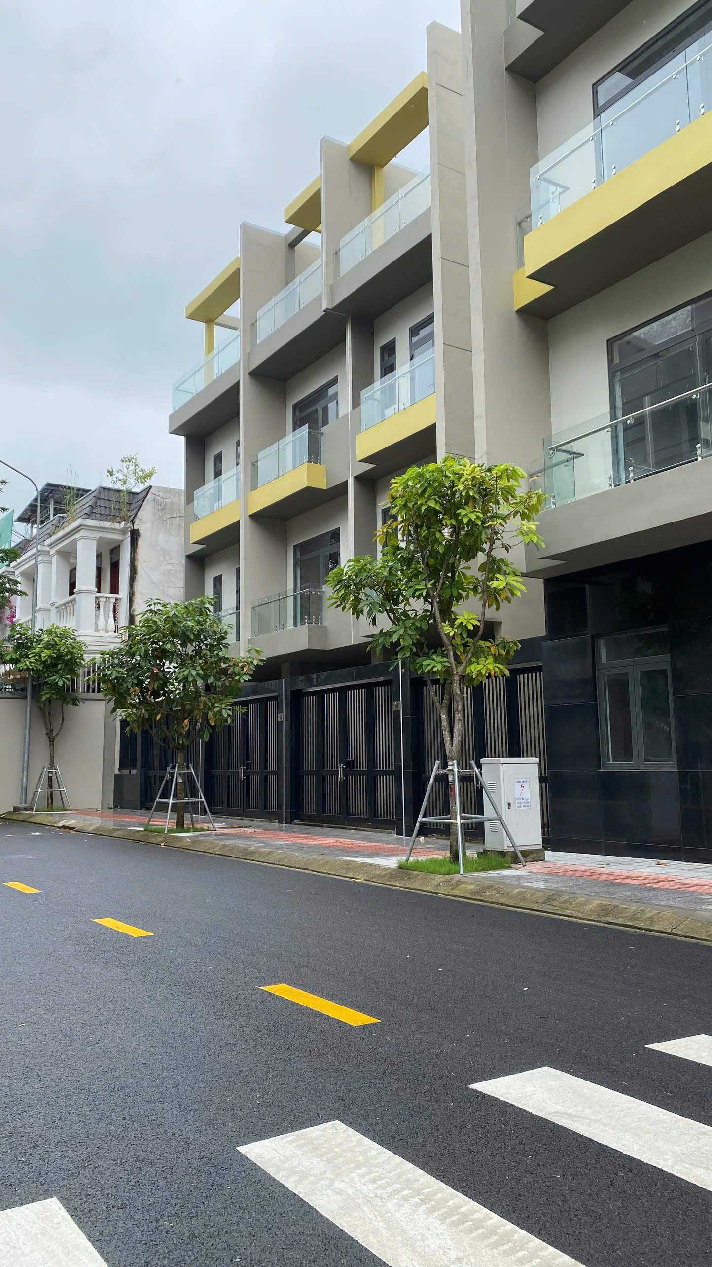  Nhà mặt phố Thống Nhất, quốc lộ 1k - Vị trí vàng, kinh doanh đỉnh, diện tích sử dụng từ 220m2, 4 tầng, 5PN, 6WC, giá hời chỉ 7x tỷ 