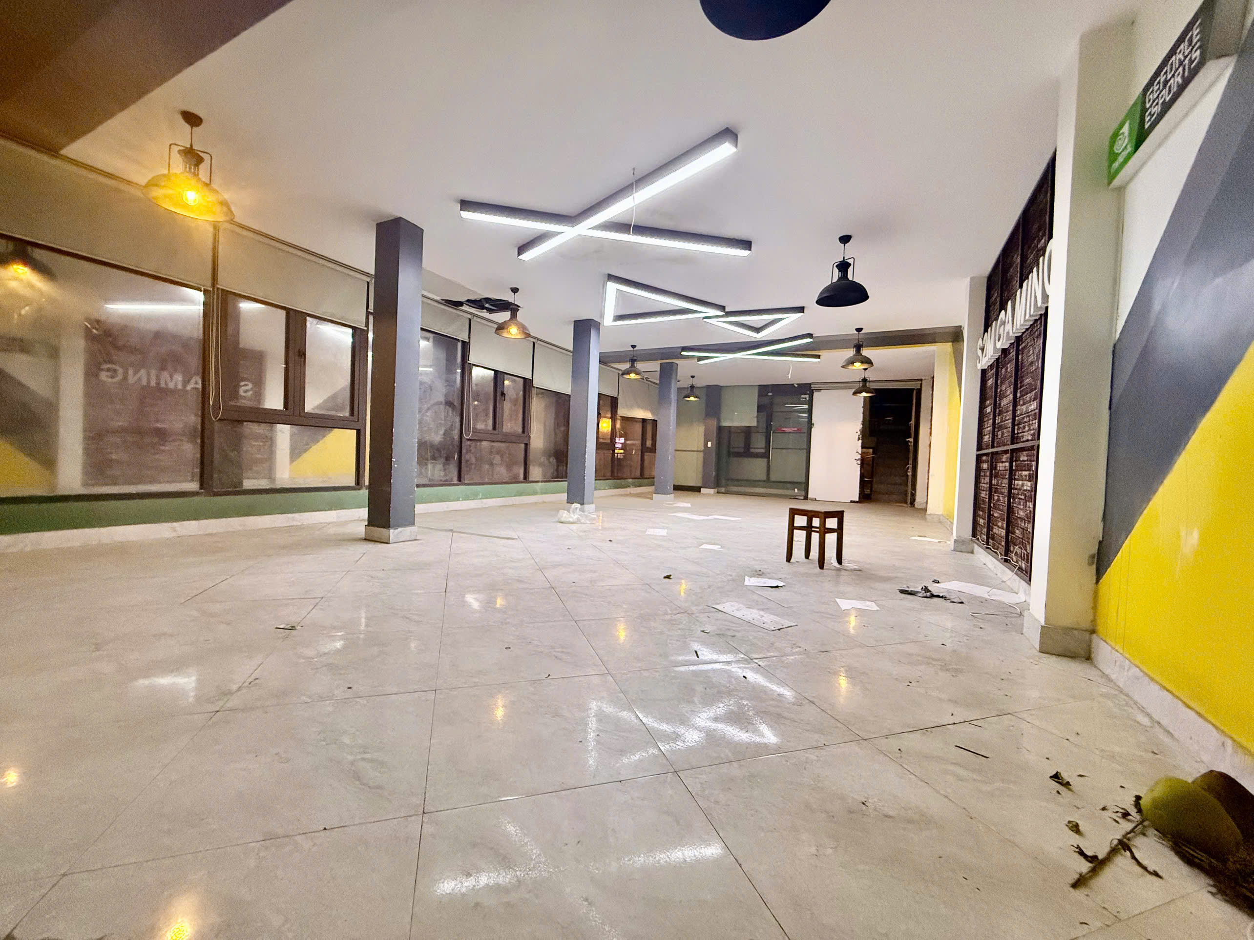  Bán căn nhà góc 2 mặt tiền - mặt tiền đường Đoàn Trần Nghiệp . Diện tích : 269m2 
Giá : 22ty400  Trinh Số chứng chỉ: đang đợi cấp chứng chỉ mới , số chứng nhận: MG 25- 625 