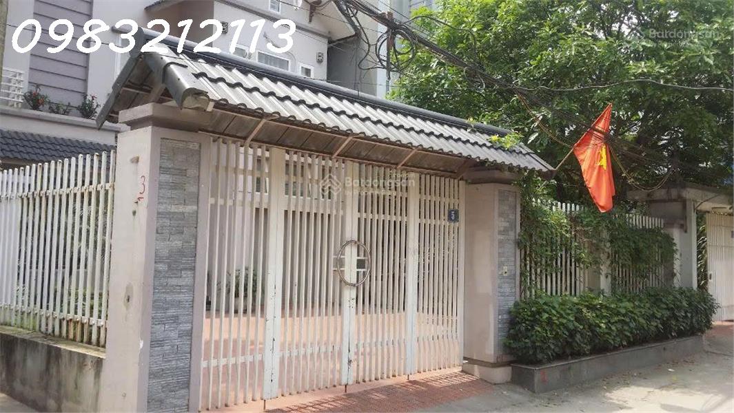  Bán biệt thự sân vườn mặt tiền 10,5m x 23m, DT 215m2 (sử dụng 239m2) 3 tầng, sổ đỏ CC 