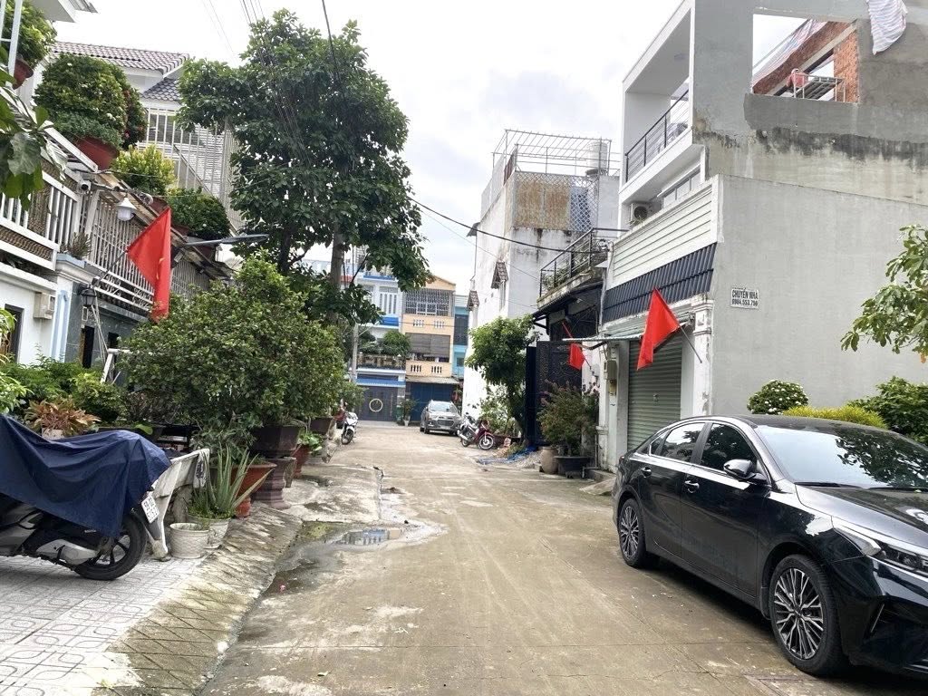  GẤP BÁN - Biệt thự 2 Tầng đường HÀ HUY GIÁP, Thới An, Diện tích 120m2 (7 x 18), không lộ giới, gần Cao đẳng Điện Lực. 