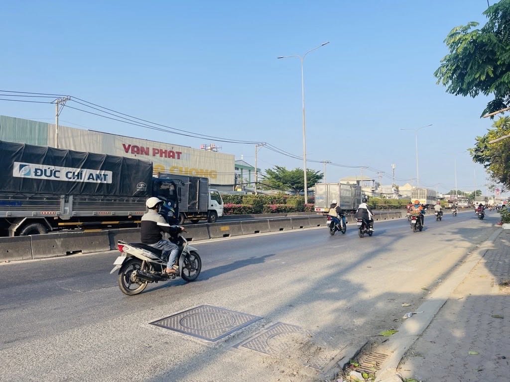  Nhà Cấp 4 sân vườn AN PHÚ ĐÔNG, Diện tích 1.300m2, ngang gần 17m, khu vực tiềm năng, phát triển cao. 