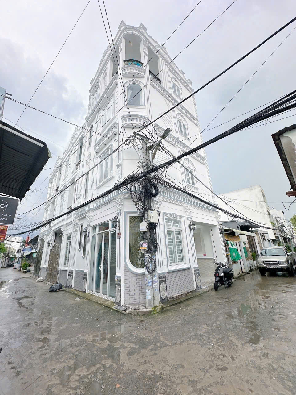  NHÀ 1 TRỆT 3 LẦU, SÂN THƯỢNG, GÓC 2 MẶT TIỀN, CÓ CHỖ ĐẬU ÔTÔ TRONG NHÀ 