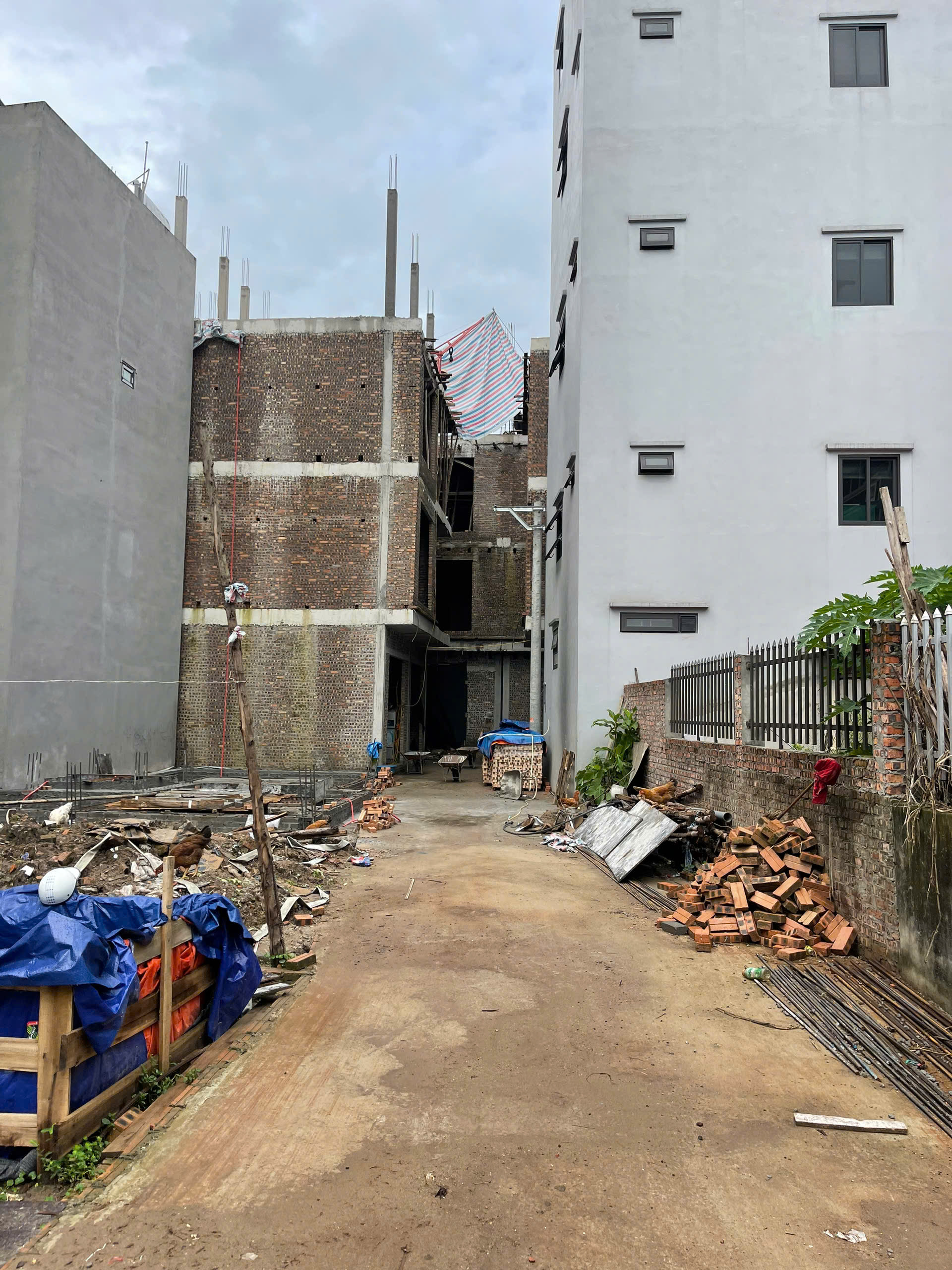  Gia đình cần bán nhiều bất động sản ở ngõ 195, phường Phúc Lợi , Long Biên, Hà Nội 