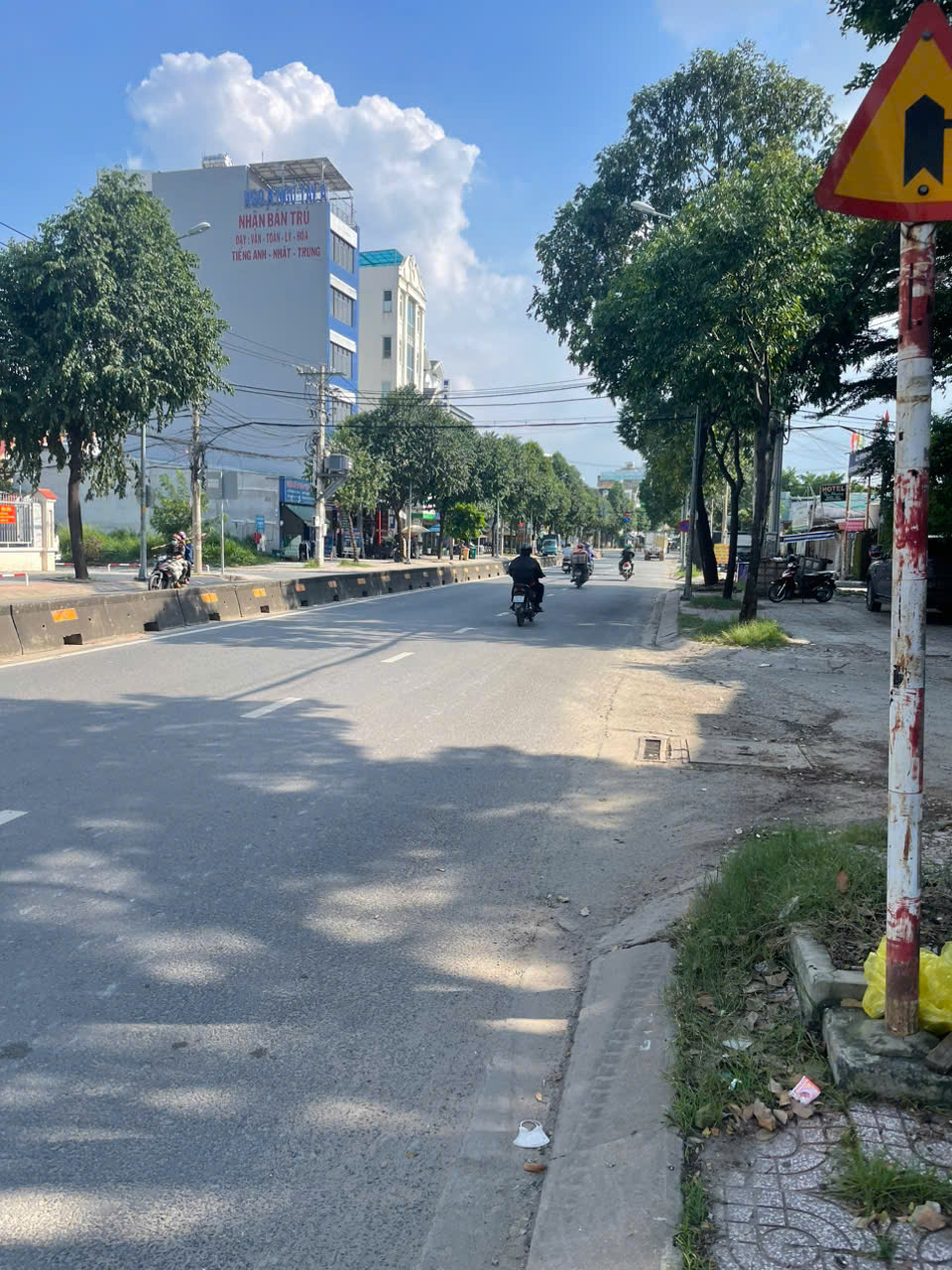  Bán nhà mặt tiền 25x42m giá 80 tỷ Đường Lê Thị Riêng 