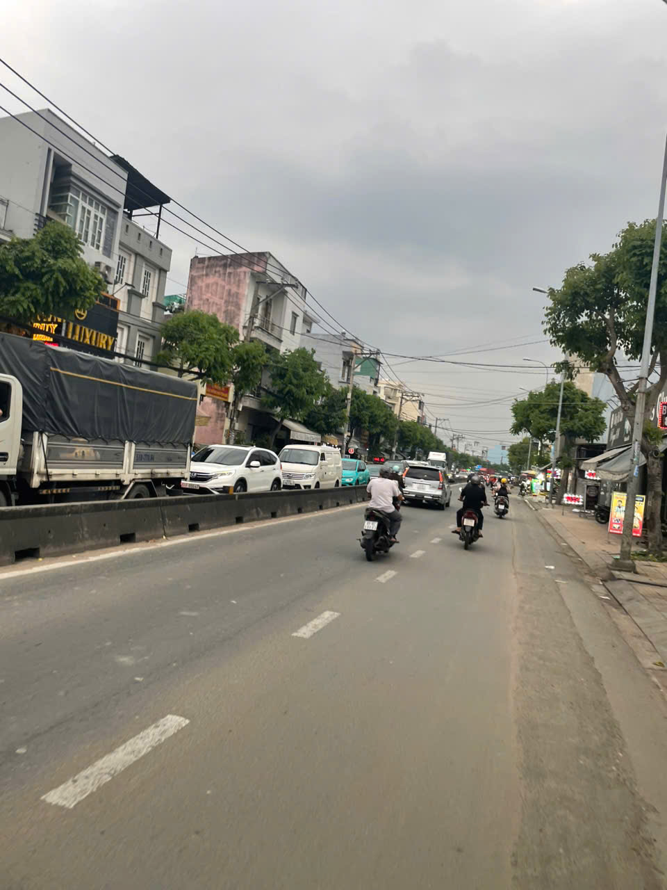  Bán nhà mặt tiền 10x25m giá 23 tỷ Đường Nguyễn Thị Sóc 