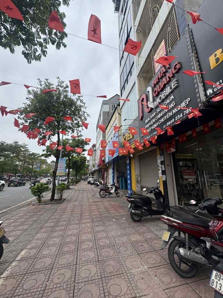  bán nhà mặt phố Ngô Gia Tự, vỉa hè đá bóng, gần BigC Long Biên, kinh doanh ngày đêm 