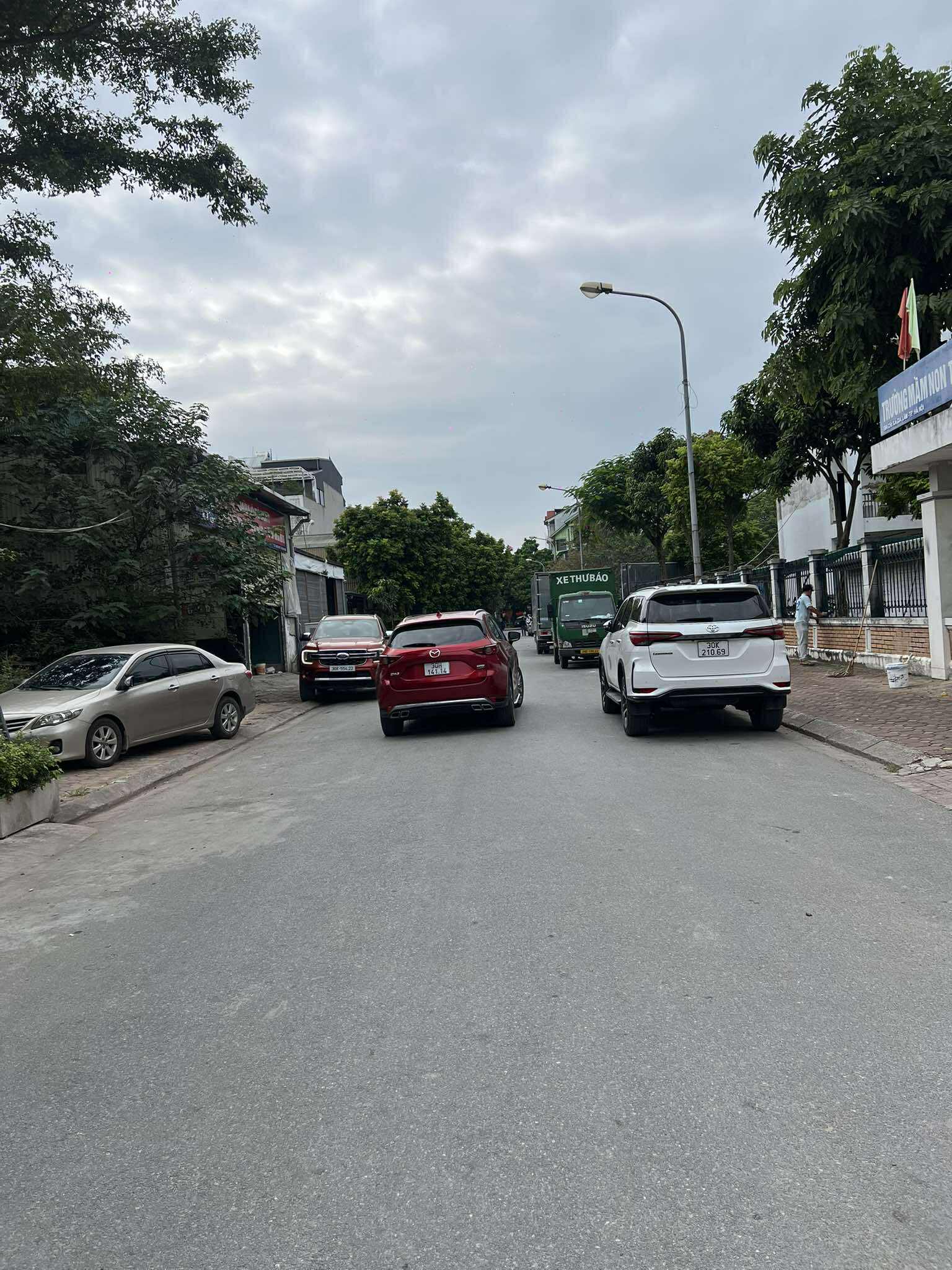  Chủ cần bán 236 m2 Khu đô thị 31ha Trâu Quỳ, giá 137 tr/m2, LH 0985865658 