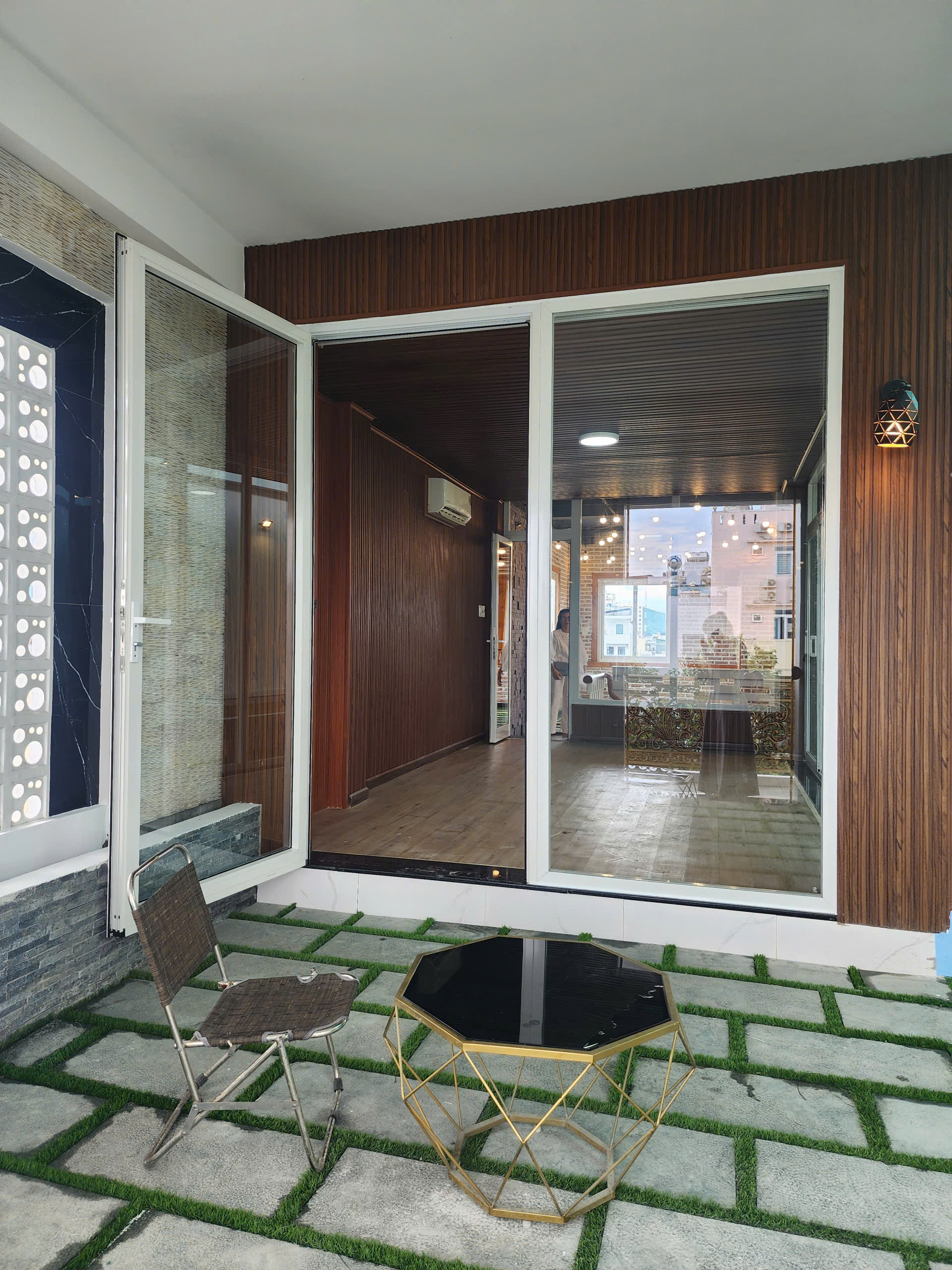  Bán nhà 4 Tầng ( mới ) Đường Lê Hồng Phong - Phường Nam Nha Trang  - Khánh Hòa 
Diện tích  :  71,3m2 Giá 11tỷ6 Số chứng chỉ: đang đợi cấp chứng chỉ mới , số chứng nhận: MG 25- 625 