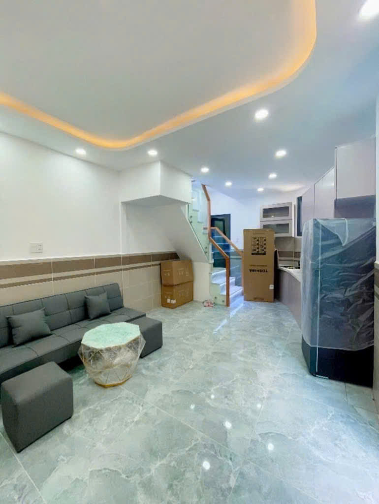  SÁT MẶT TIỀN BẾN VÂN ĐỒN Q4 
NGANG 7.6 X 46M2 CÓ 3 TÊ 