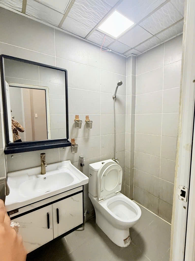  SÁT MẶT TIỀN HOÀNG DIỆU VĨNH KHÁNH 
CÓ HỞN 3 TỀ ĐÚC BÊ TÔNG Q4 