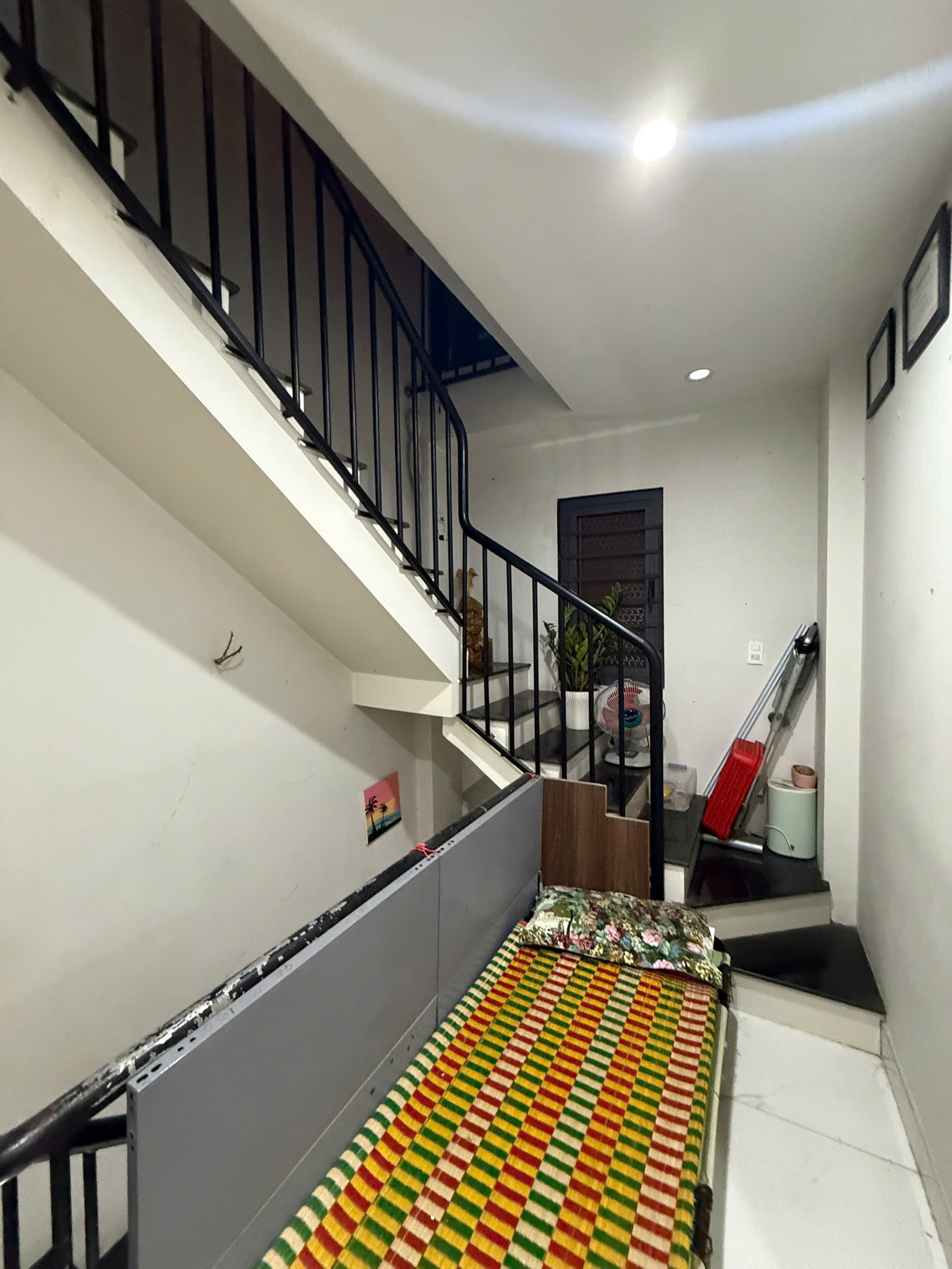  ♪ Nhà Kiệt 3-4m thẳng thông Hoàng Hoa Thám, 25m2, 3 tầng đúc, full công năng, 2.x tỷ 